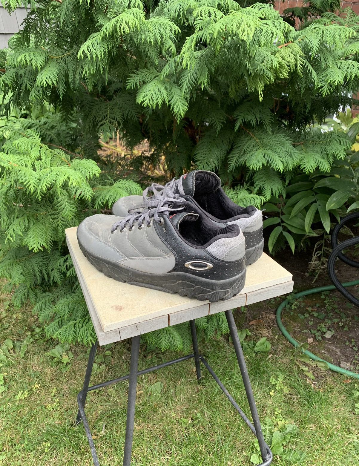 Oakley × Vintage 2000s Vintage Oakley Cycling Clip Sneaker Gray Black Skater Size US 10.5 / EU 43-44 - 2 Thumbnail