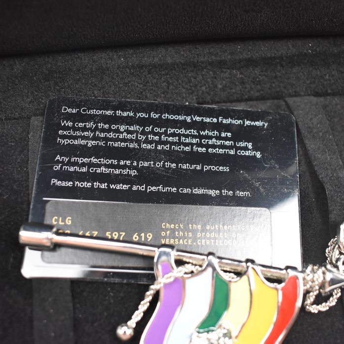 Versace Medusa Logo Rainbow Flag Keychain NWT Size ONE SIZE - 11 Preview