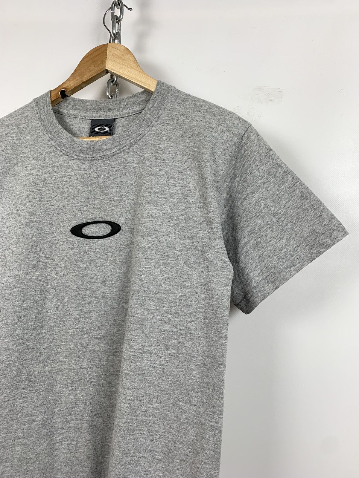 Oakley Vintage Oakley Center Logo Grey T-Shirt Size US S / EU 44-46 / 1 - 4 Thumbnail
