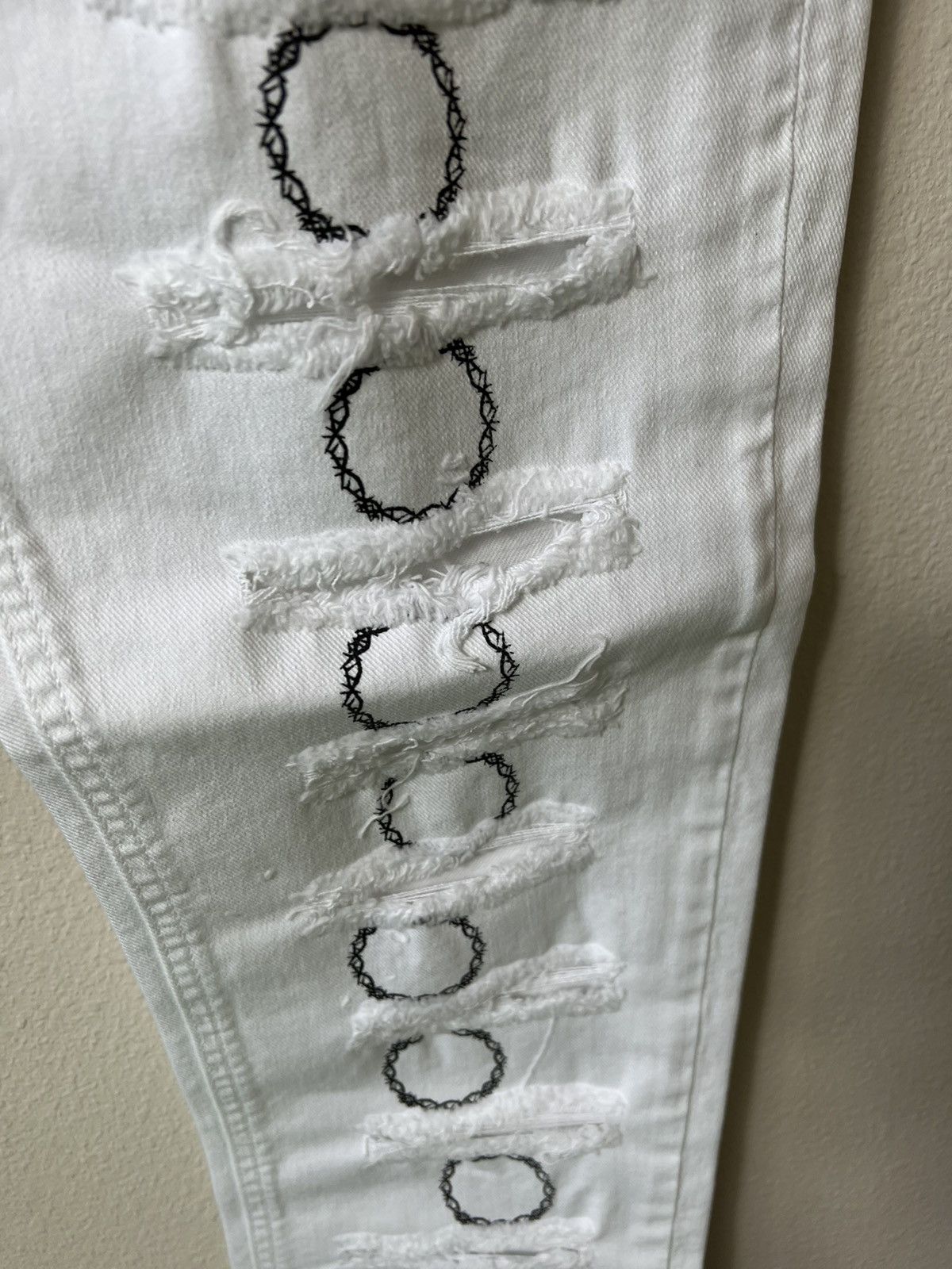 1017 ALYX 9SM 1017 ALYX 9SM Thorn Slash Denim White Size US 32 / EU 48 - 4 Thumbnail