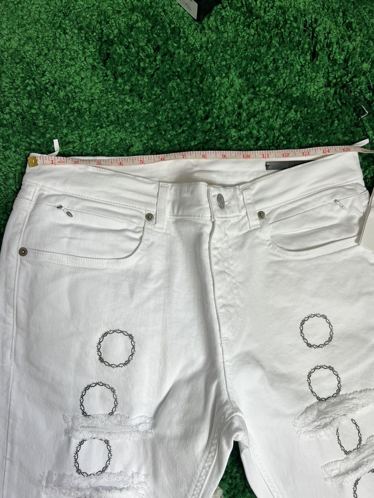 1017 ALYX 9SM 1017 ALYX 9SM Thorn Slash Denim White Size US 32 / EU 48 - 11 Thumbnail