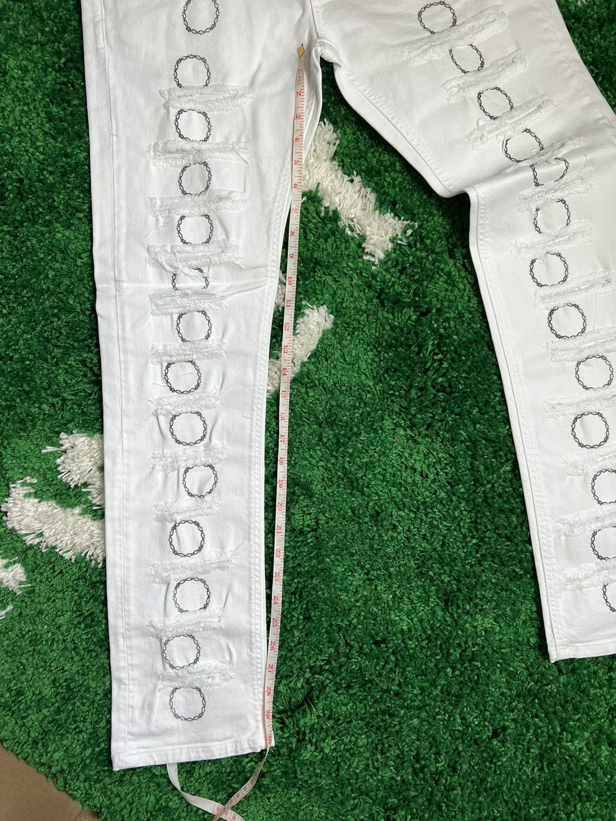 1017 ALYX 9SM 1017 ALYX 9SM Thorn Slash Denim White Size US 32 / EU 48 - 12 Thumbnail