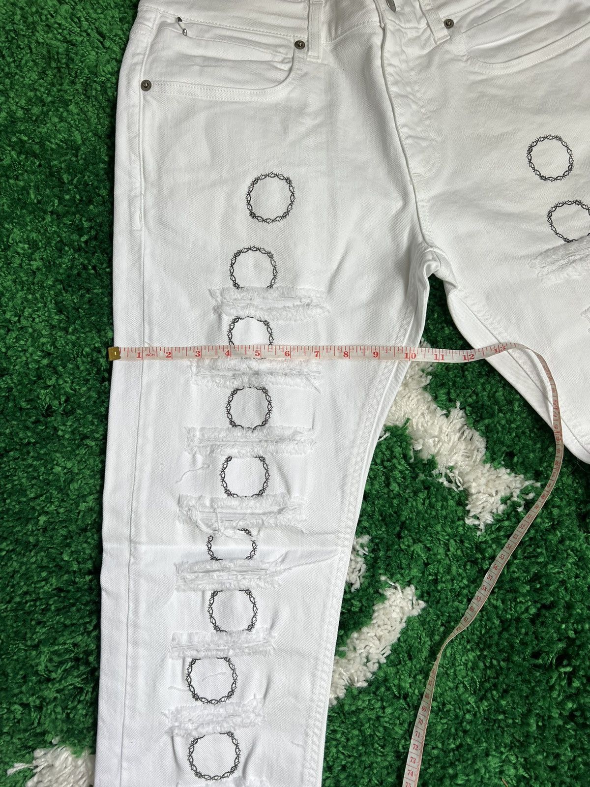 1017 ALYX 9SM 1017 ALYX 9SM Thorn Slash Denim White Size US 32 / EU 48 - 13 Thumbnail