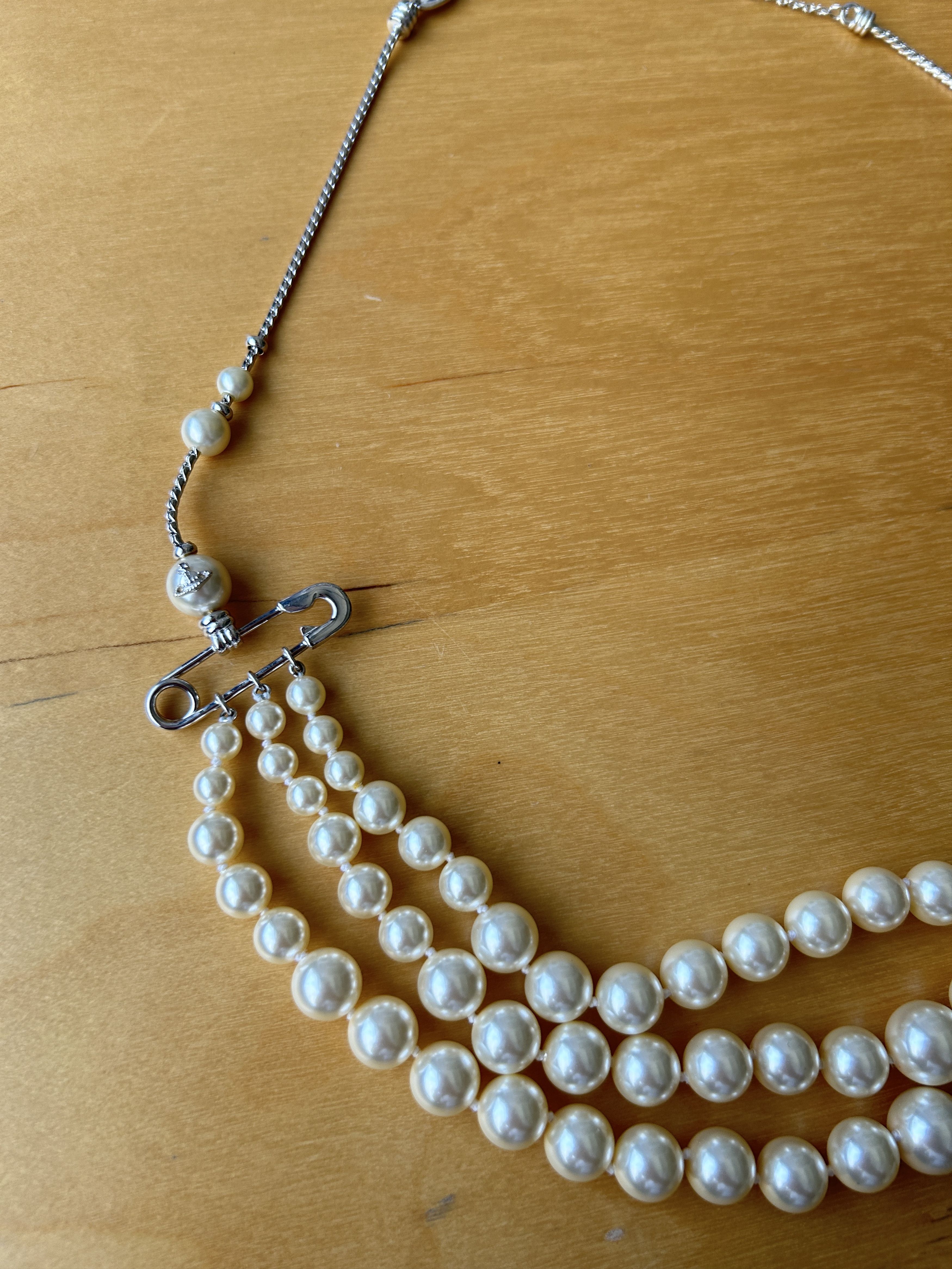 Vivienne Westwood Epic 3 row Pearl necklace w/ paper clip / safety pin & orb Size ONE SIZE - 3 Thumbnail