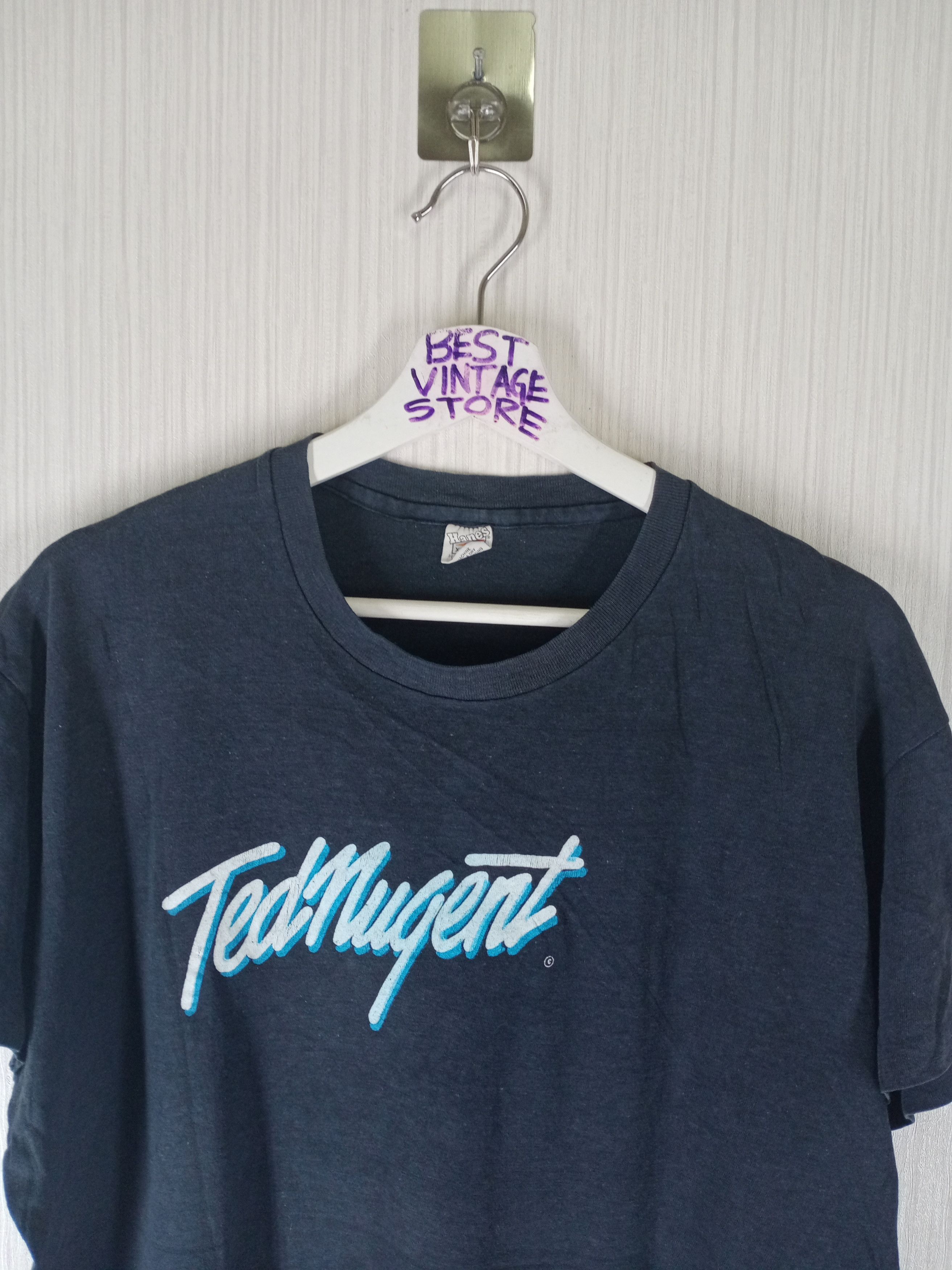 Band Tees Vintage 70s Ted Nugent World Tour Tshirt Size US L / EU 52-54 / 3 - 3 Thumbnail