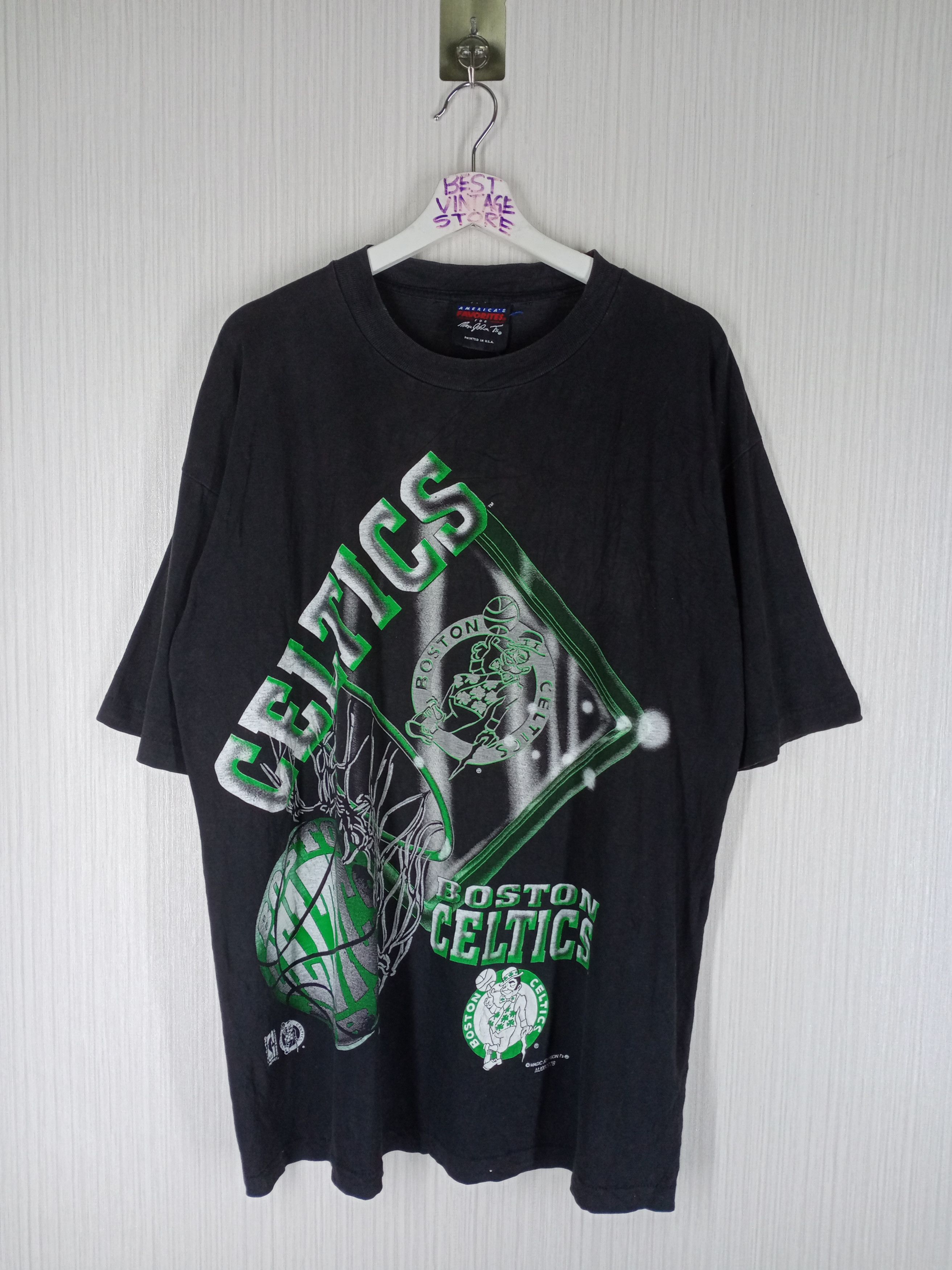 NBA Vintage 90s Boston Celtics Magic Johnson NBA Tshirt Size US L / EU 52-54 / 3 - 1 Thumbnail