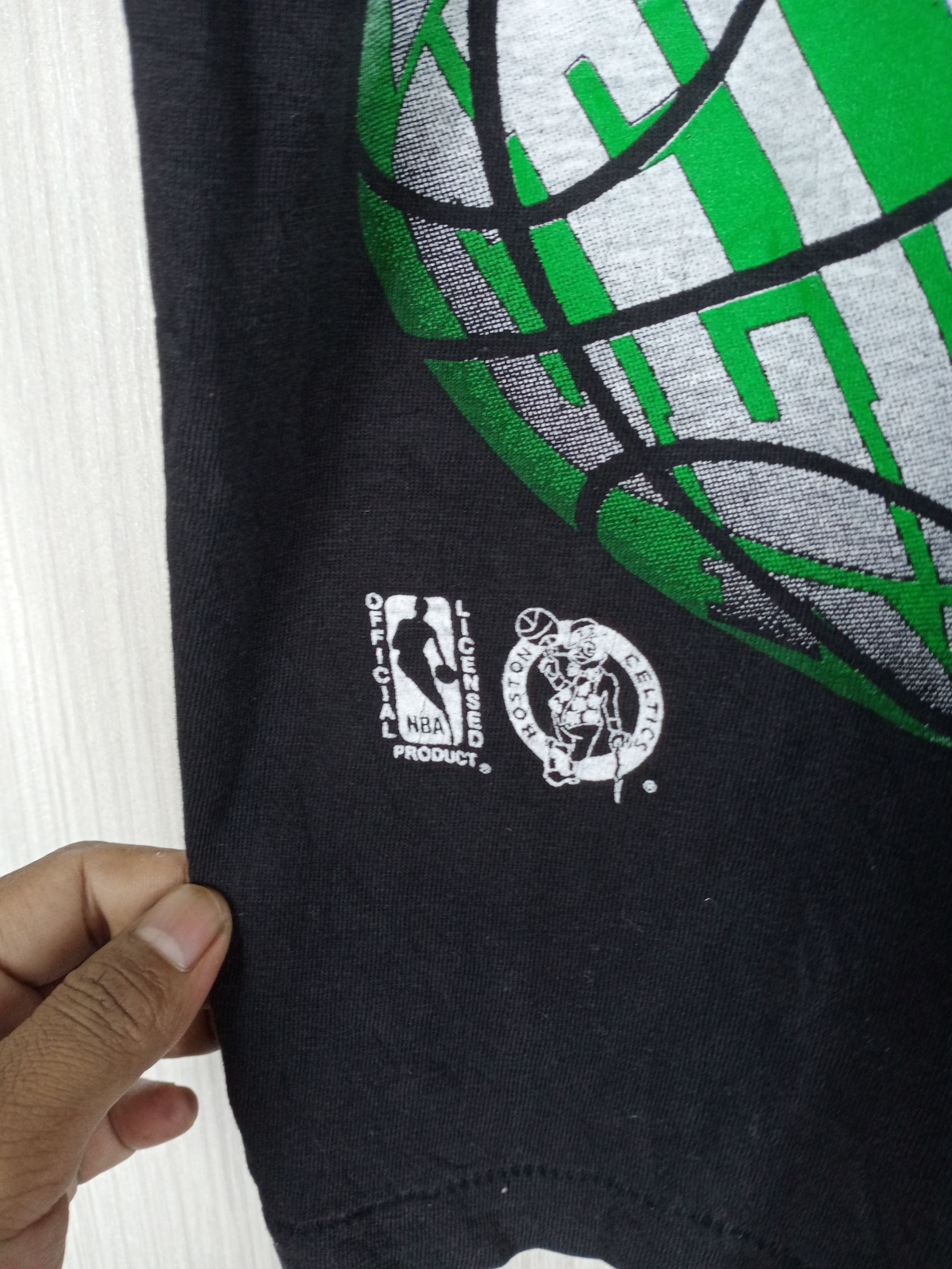 NBA Vintage 90s Boston Celtics Magic Johnson NBA Tshirt Size US L / EU 52-54 / 3 - 5 Thumbnail