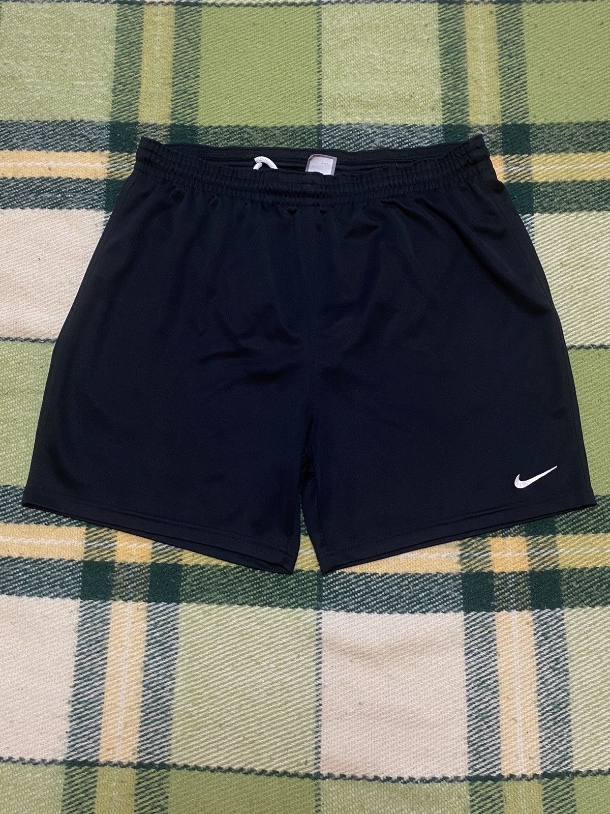 Nike Vintage Nike shorts streetwear swoosh casual y2k size L Size US 34 / EU 50 - 1 Thumbnail