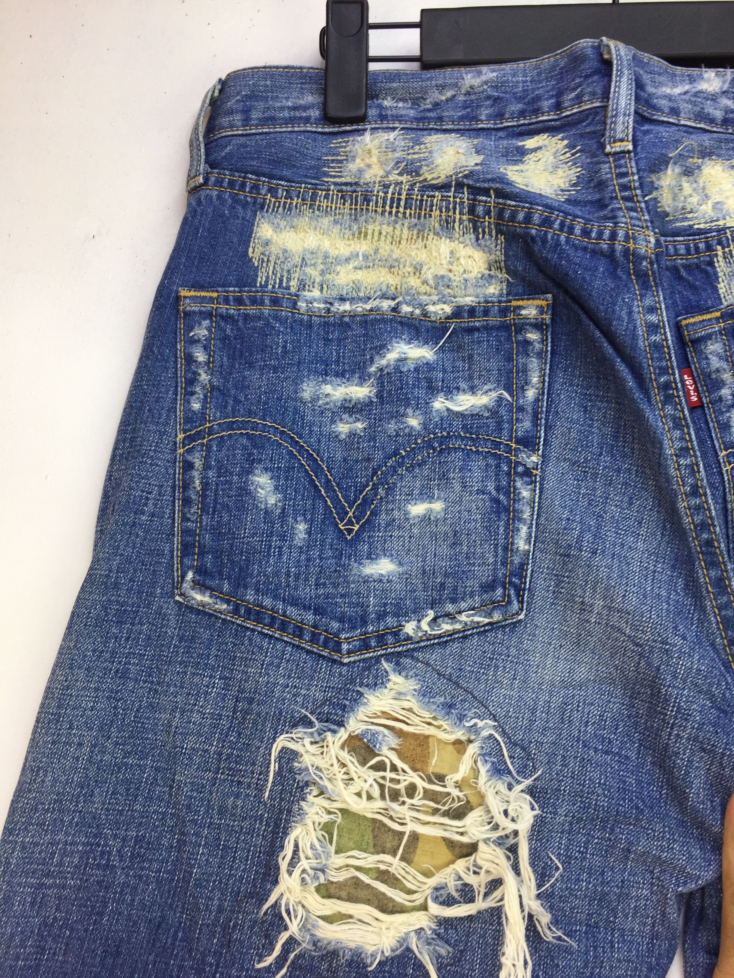 Levi's LEVIS 501 THRASHED RIPPED DISTRESSED PANT Size US 32 / EU 48 - 6 Thumbnail