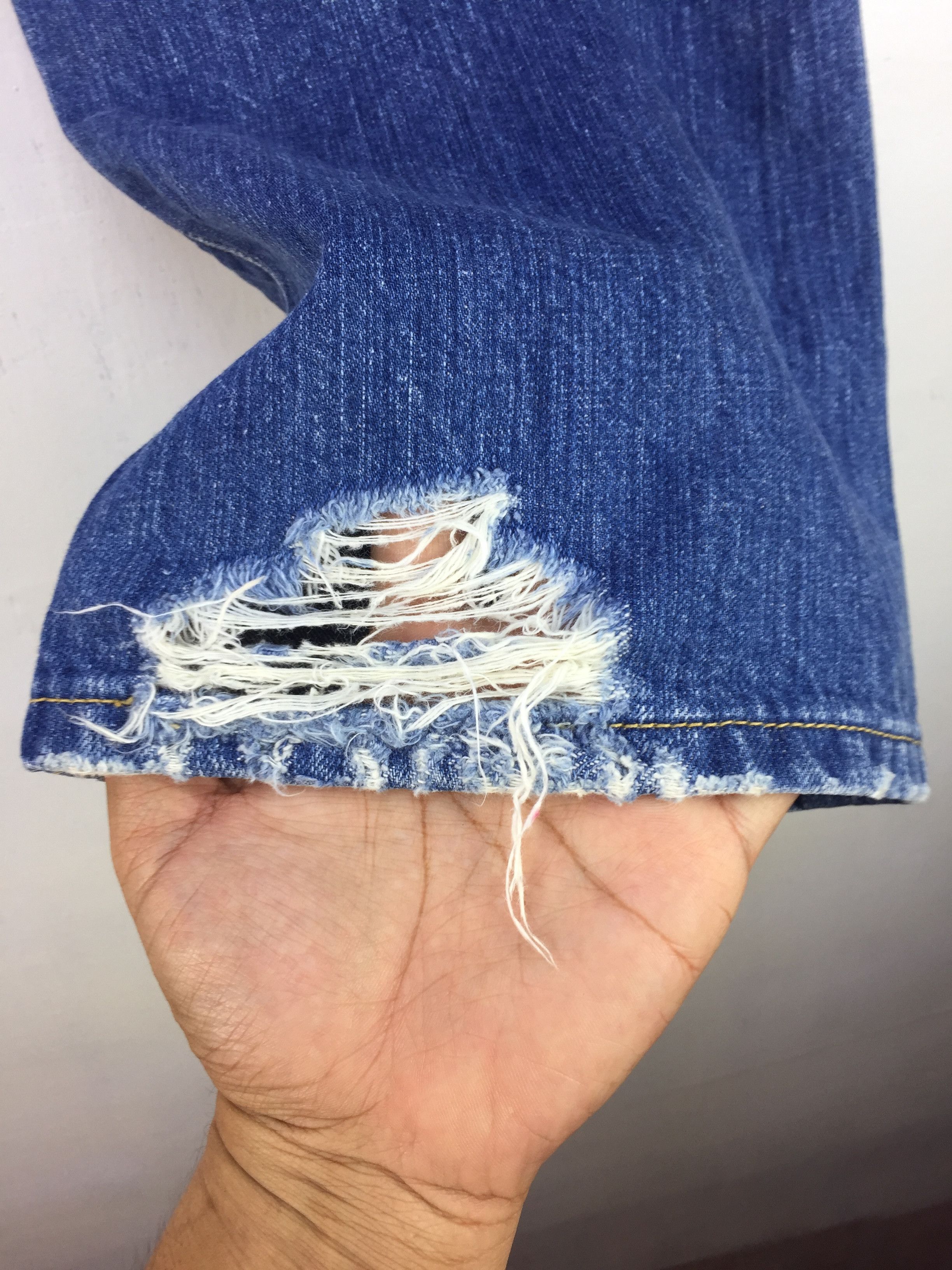 Levi's LEVIS 501 THRASHED RIPPED DISTRESSED PANT Size US 32 / EU 48 - 5 Thumbnail