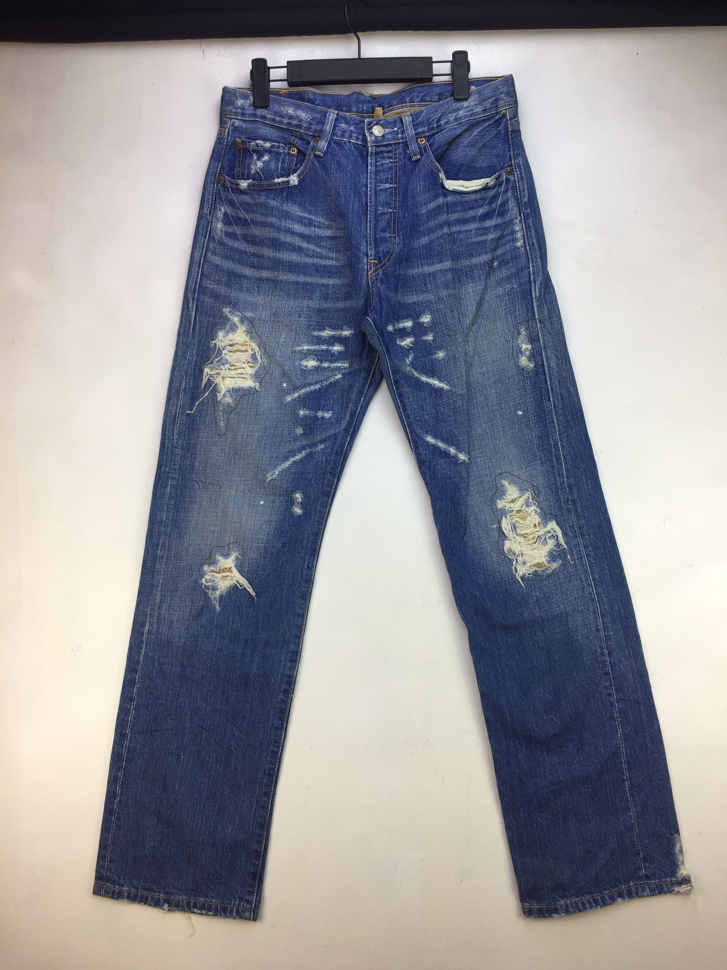 Levi's LEVIS 501 THRASHED RIPPED DISTRESSED PANT Size US 32 / EU 48 - 1 Thumbnail
