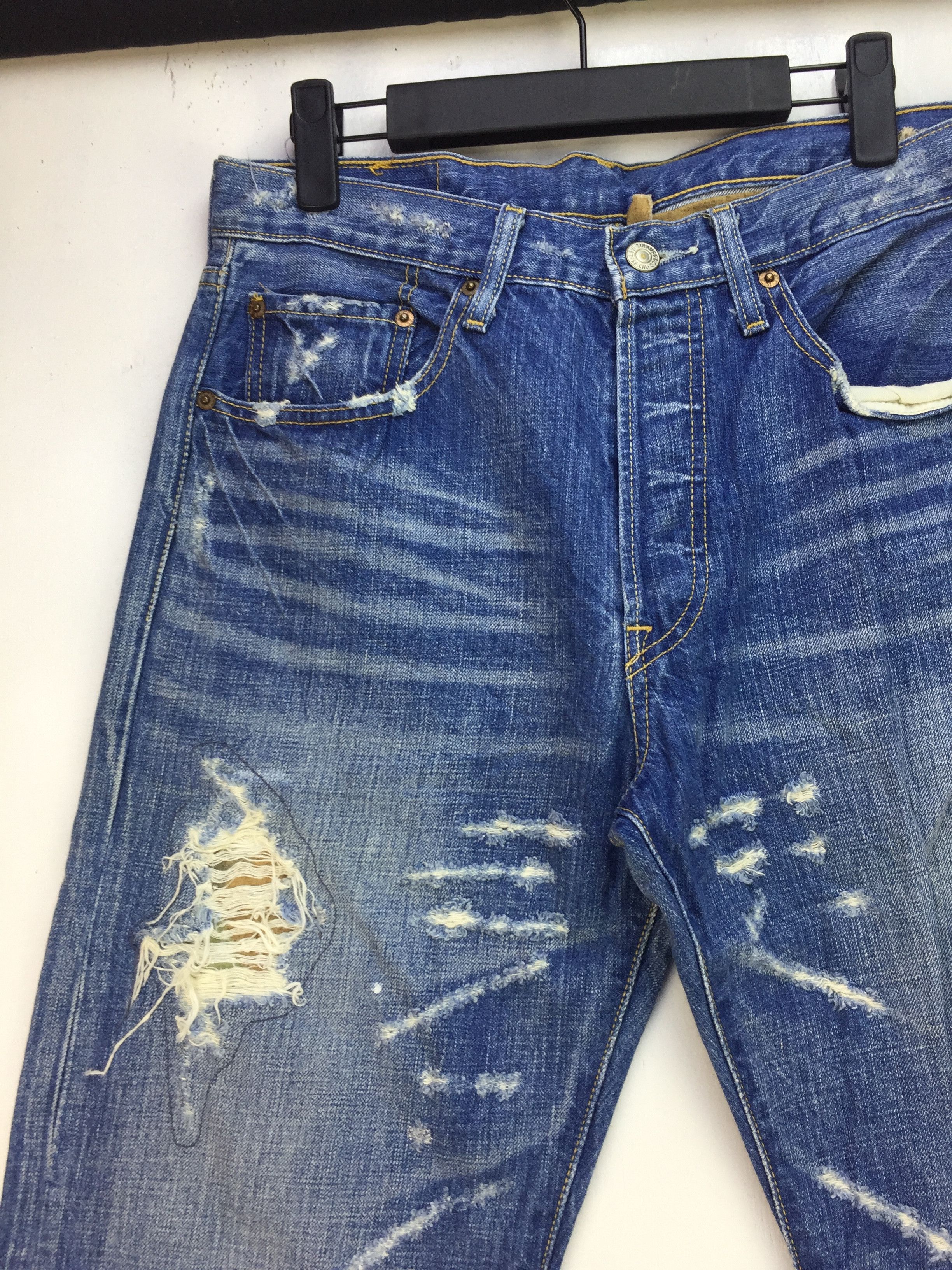Levi's LEVIS 501 THRASHED RIPPED DISTRESSED PANT Size US 32 / EU 48 - 2 Thumbnail