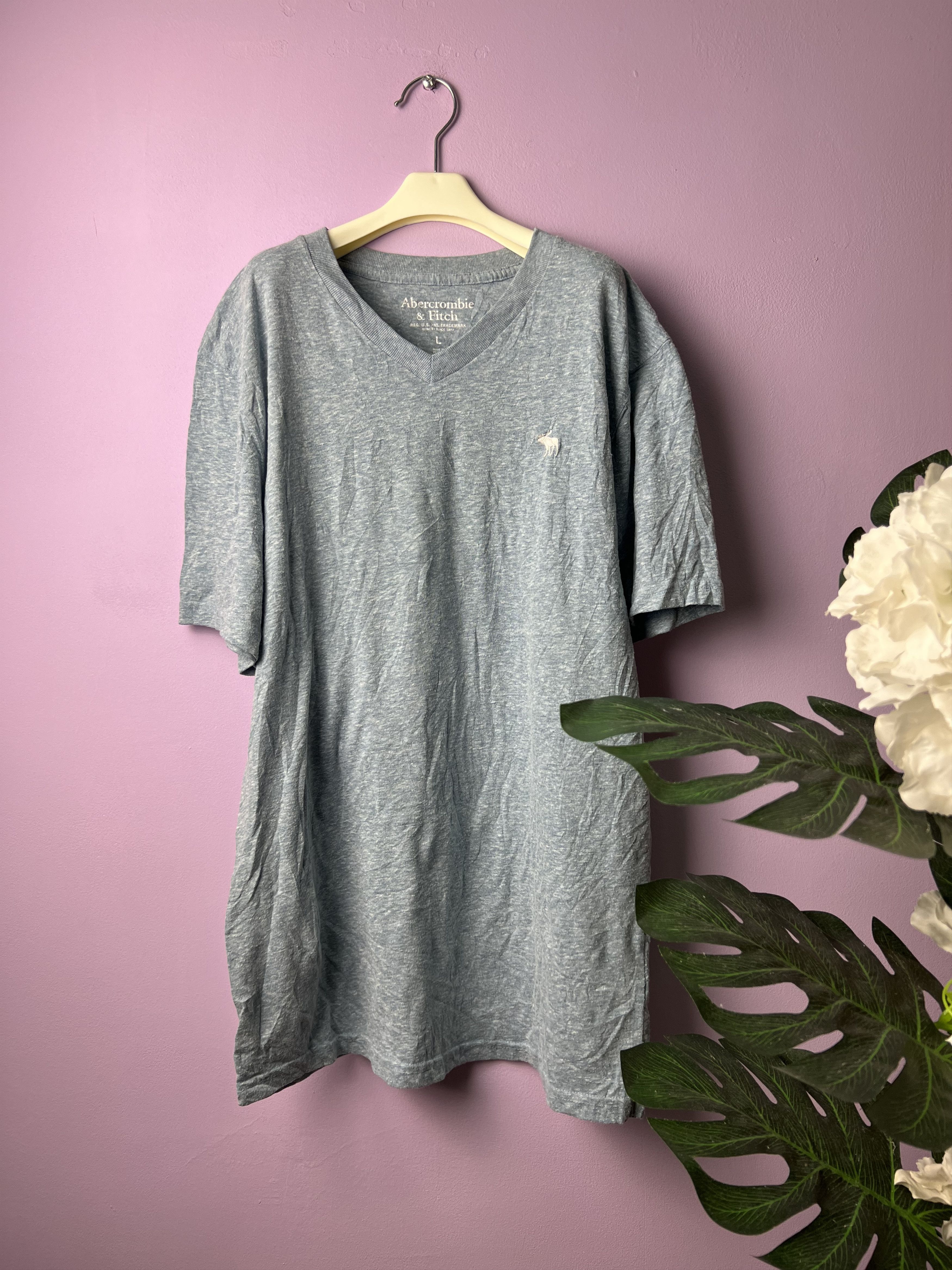 Abercrombie & Fitch 🔥V Neck Abercrombie Tees Size US M / EU 48-50 / 2 - 1 Thumbnail