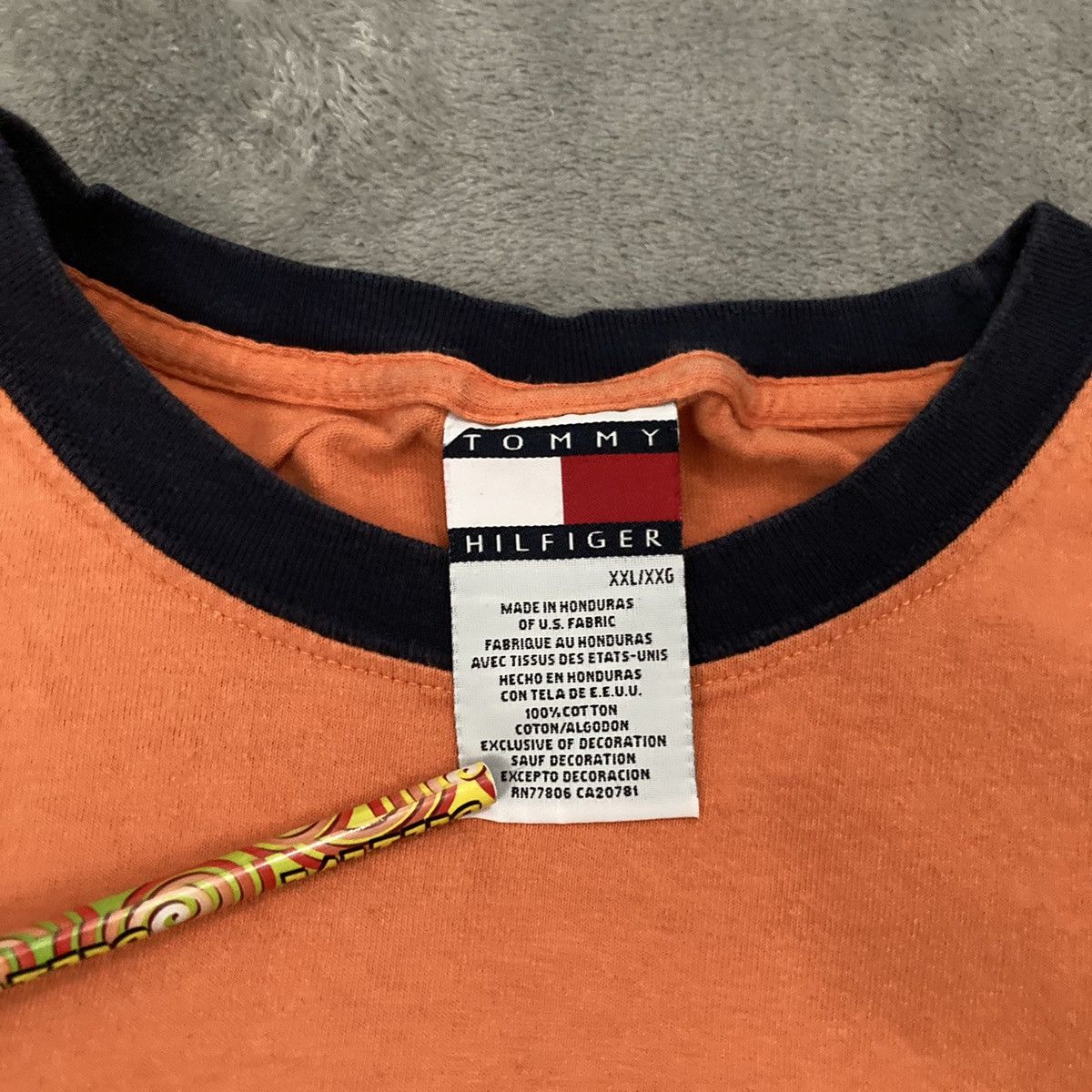 Tommy Hilfiger × Vintage Vintage Tommy Hilfiger Tee Size US XXL / EU 58 / 5 - 4 Thumbnail