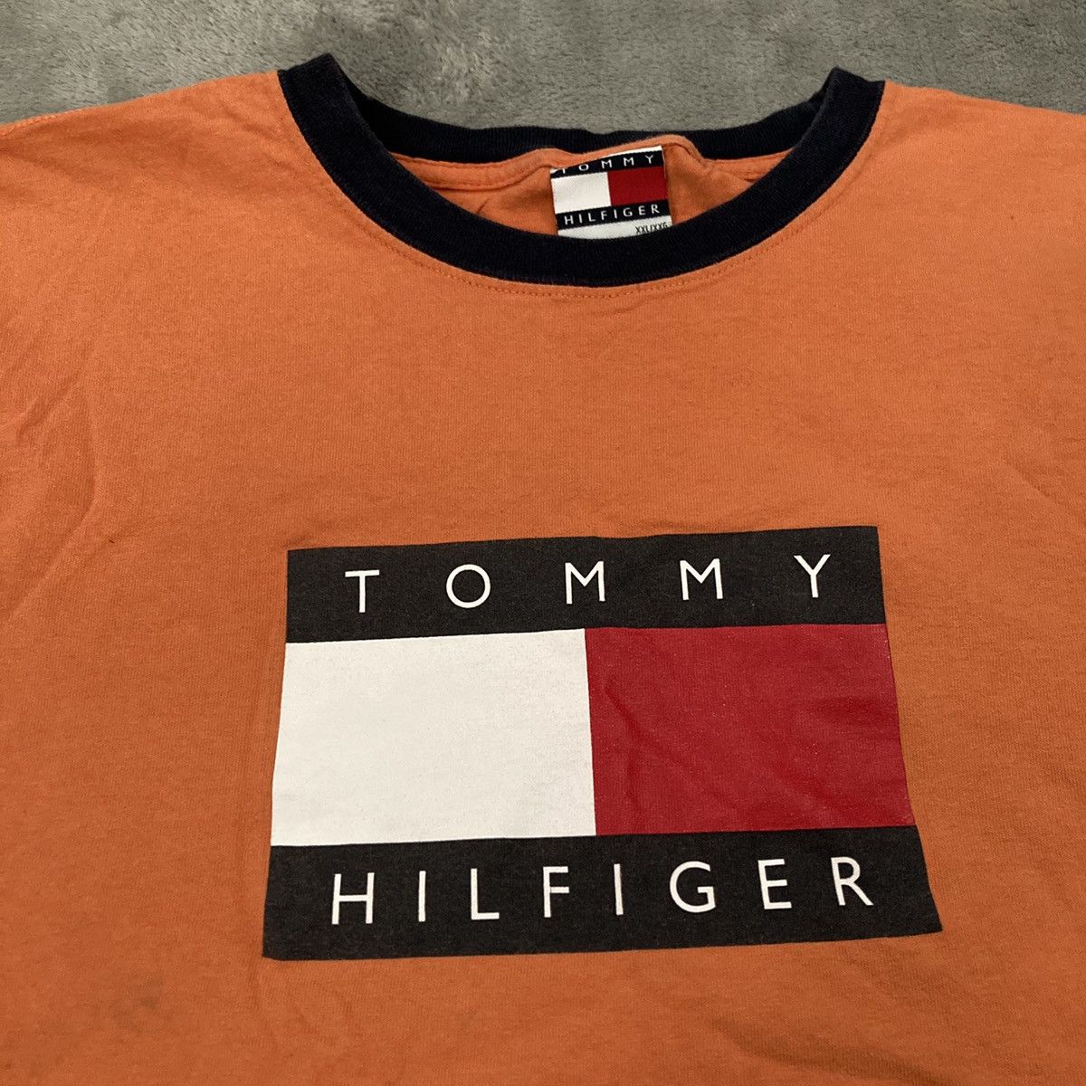 Tommy Hilfiger × Vintage Vintage Tommy Hilfiger Tee Size US XXL / EU 58 / 5 - 3 Thumbnail