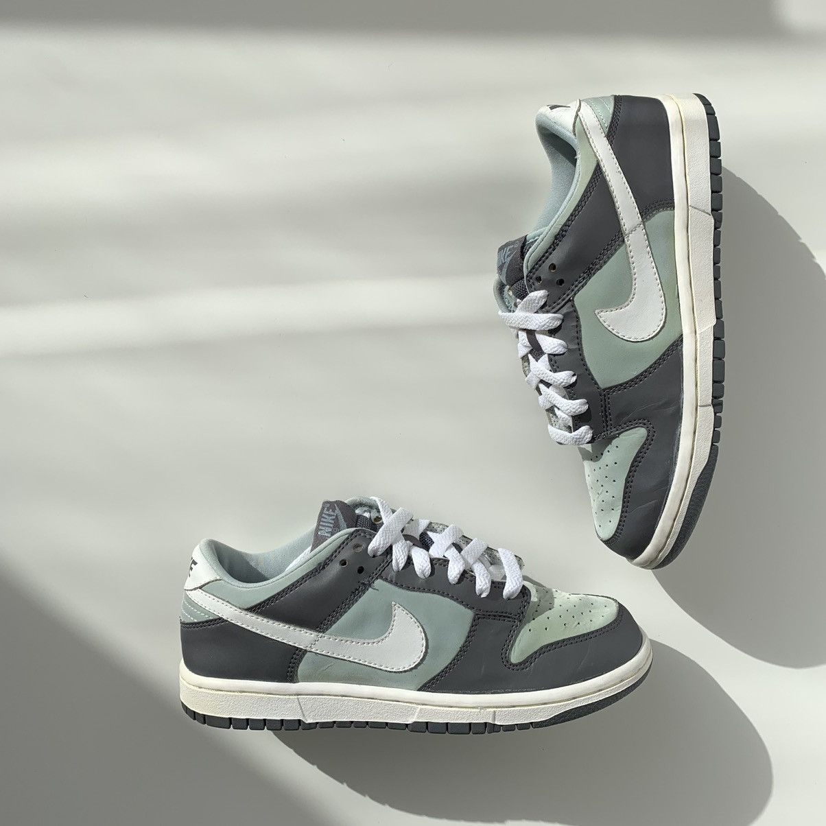 dunk low graphite cloud white