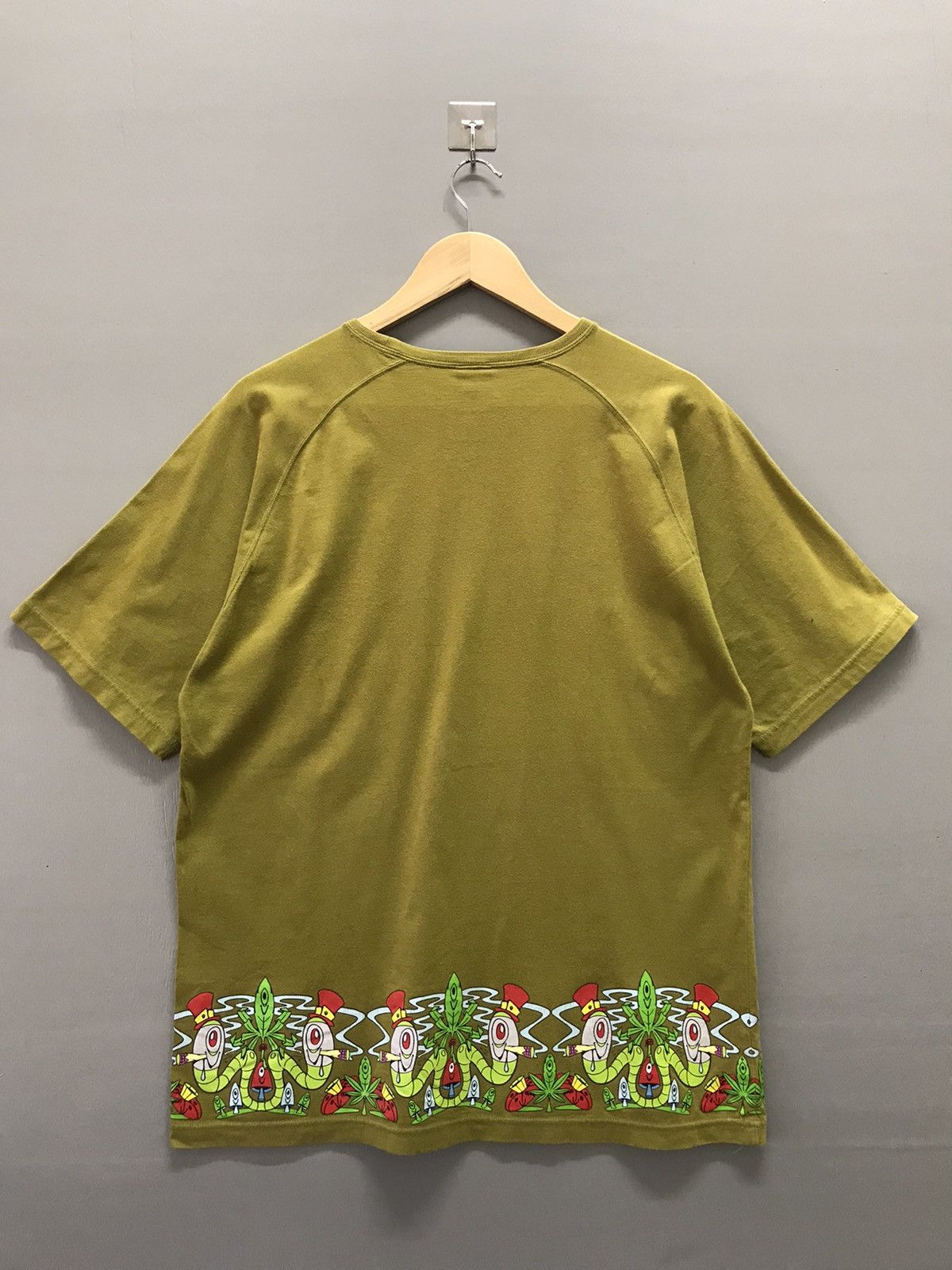 Japanese Brand Vintage Sarcastic Homme Smoked Caterpillar Tee Size US L / EU 52-54 / 3 - 8 Thumbnail