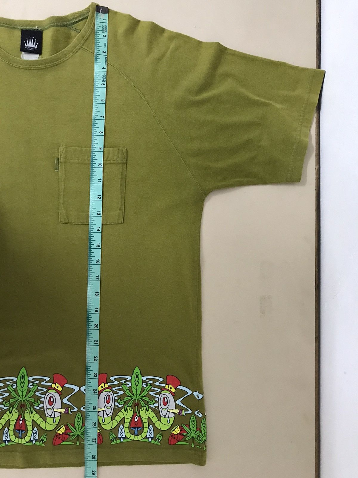 Japanese Brand Vintage Sarcastic Homme Smoked Caterpillar Tee Size US L / EU 52-54 / 3 - 11 Thumbnail