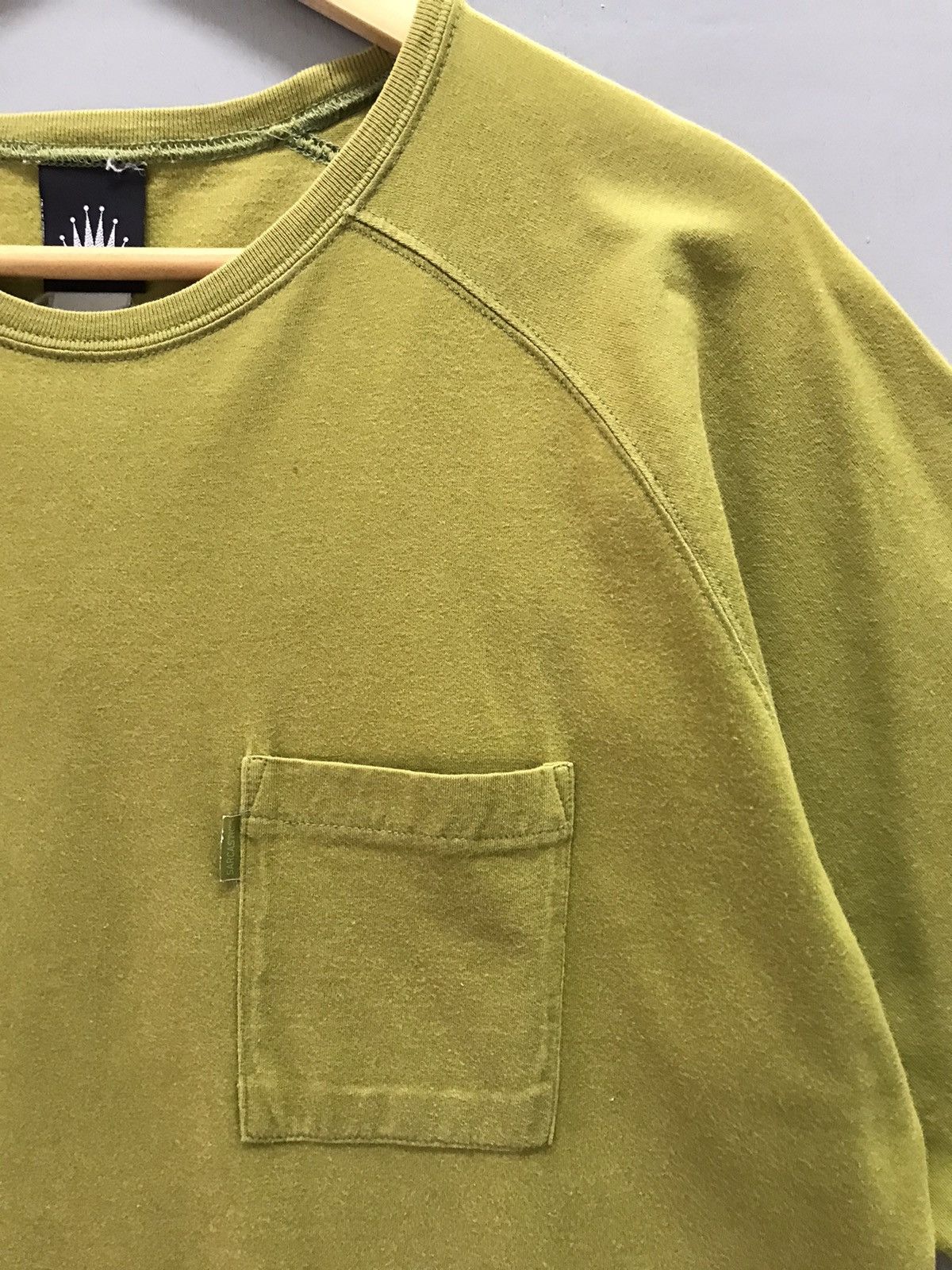 Japanese Brand Vintage Sarcastic Homme Smoked Caterpillar Tee Size US L / EU 52-54 / 3 - 4 Thumbnail