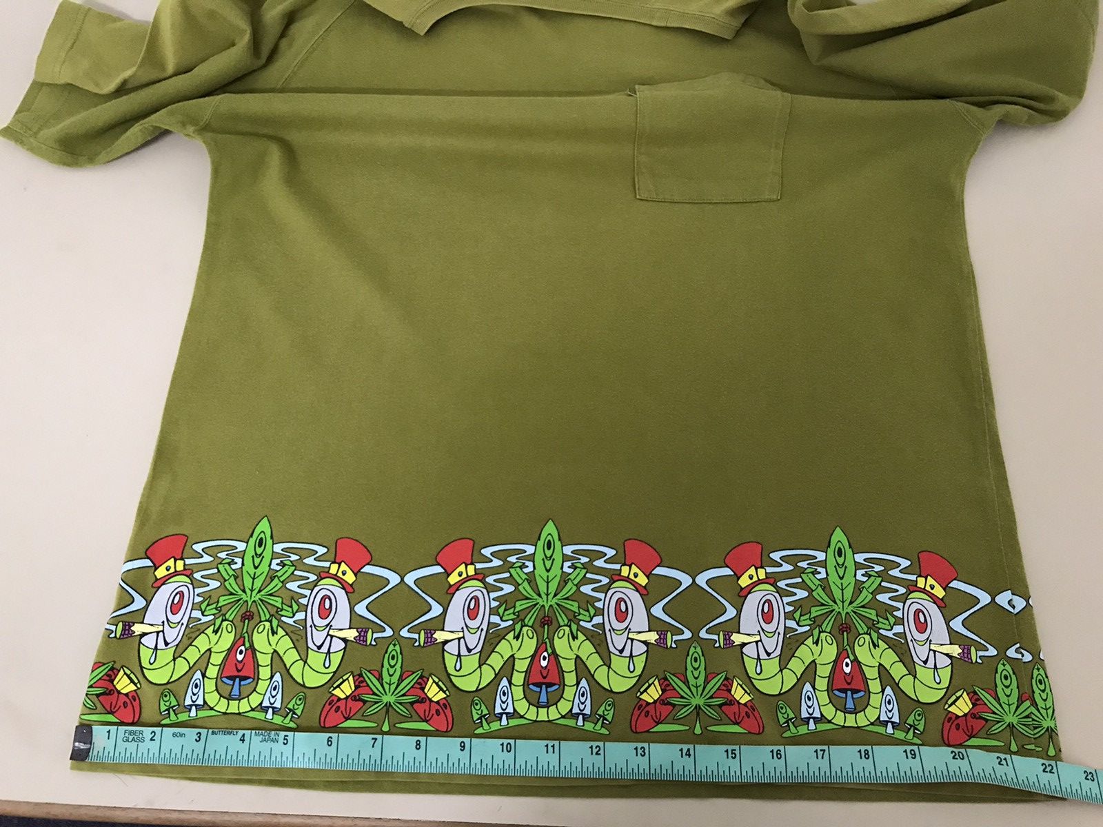 Japanese Brand Vintage Sarcastic Homme Smoked Caterpillar Tee Size US L / EU 52-54 / 3 - 9 Thumbnail