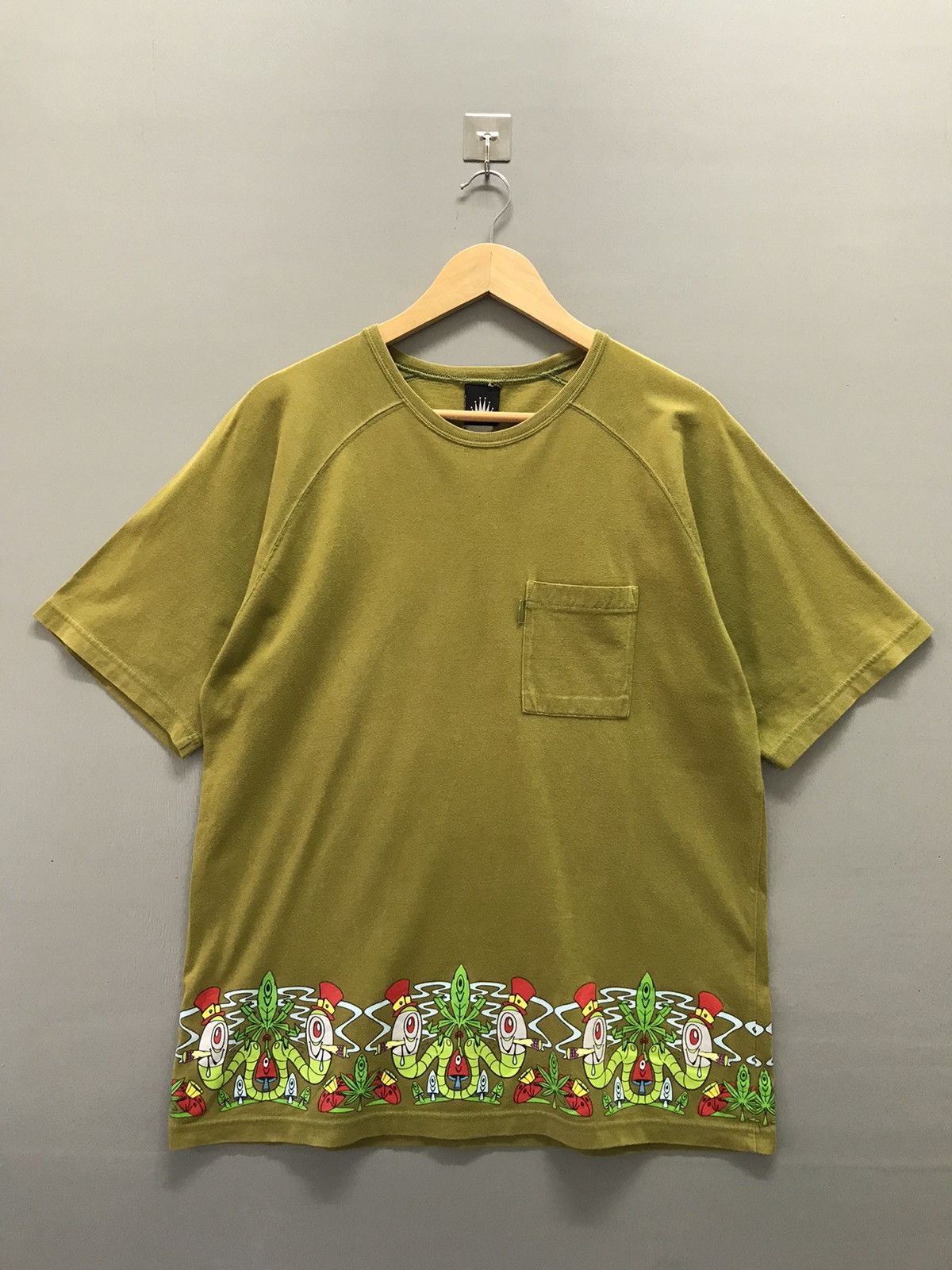 Japanese Brand Vintage Sarcastic Homme Smoked Caterpillar Tee Size US L / EU 52-54 / 3 - 1 Thumbnail
