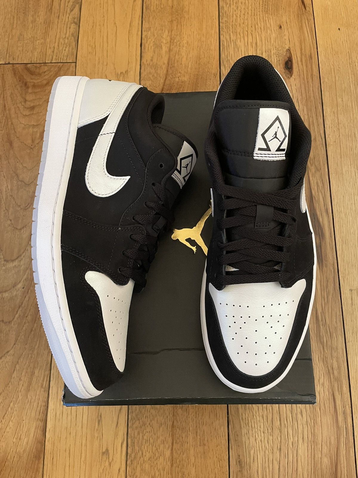 Pre-owned Jordan Nike Air Jordan 1 Low “diamond Shorts” 2022 Shoes In Black