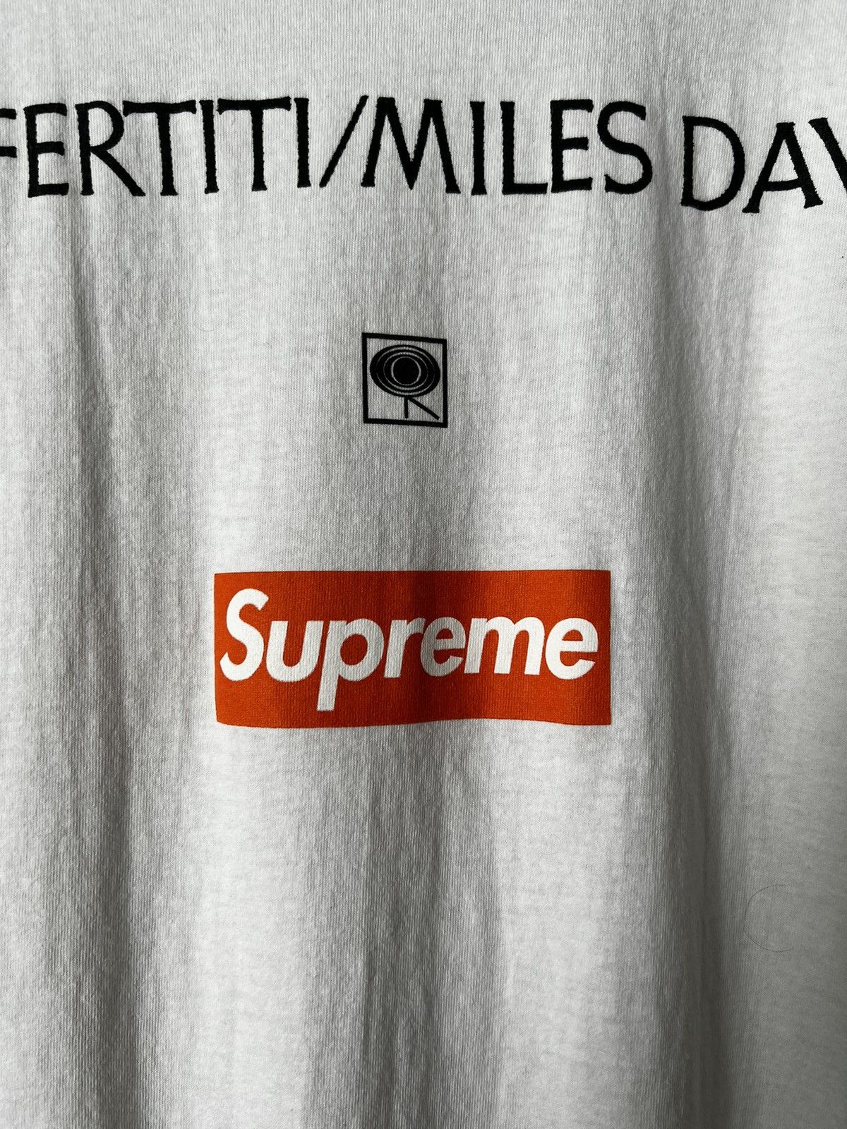 Supreme Miles Davis - Box Logo Tee Size US XL / EU 56 / 4 - 2 Thumbnail