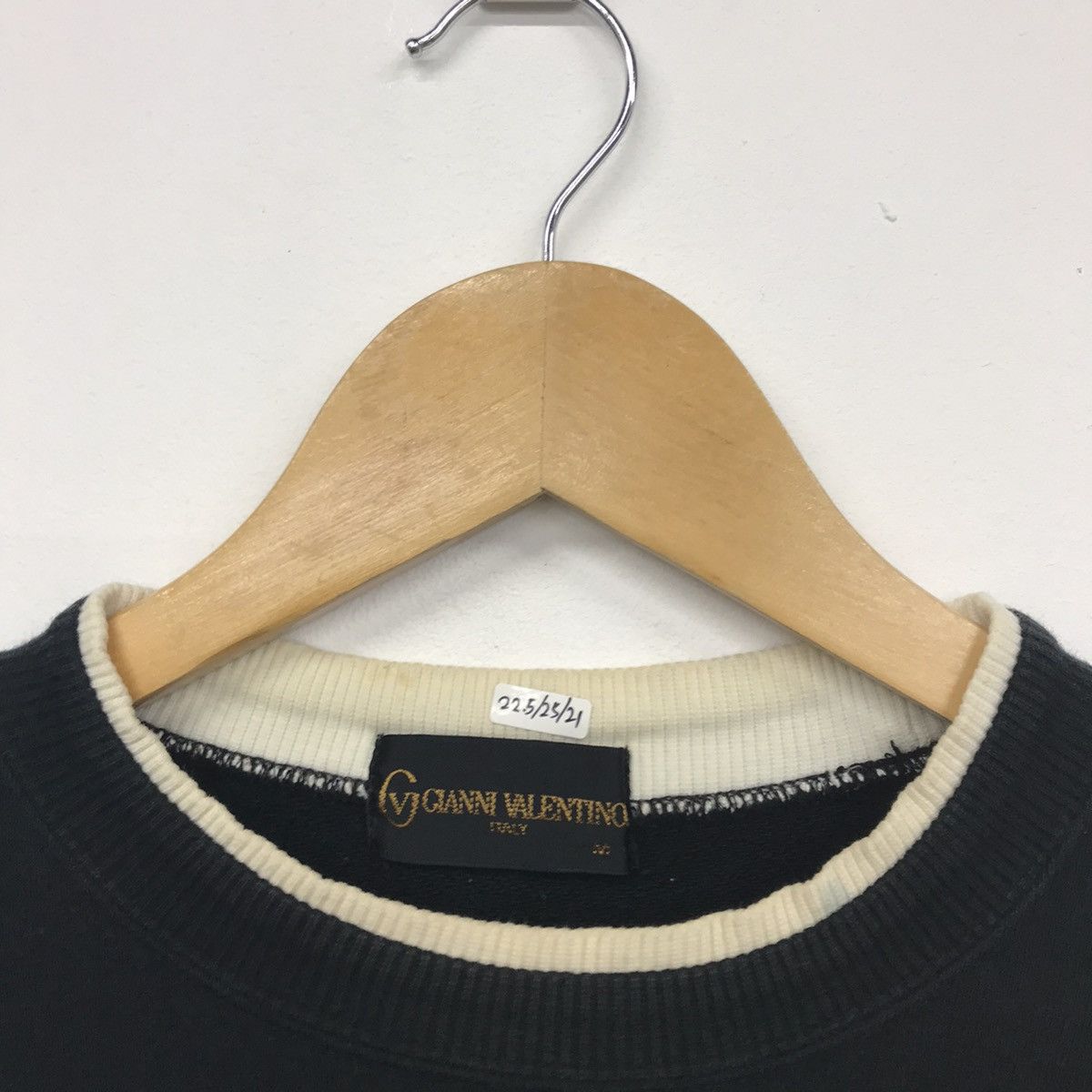 Designer × Giovanni Valentino × Vintage Rare!! Vintage Gianni Valentino Spellout Logo Sweatshirt Size US M / EU 48-50 / 2 - 3 Thumbnail