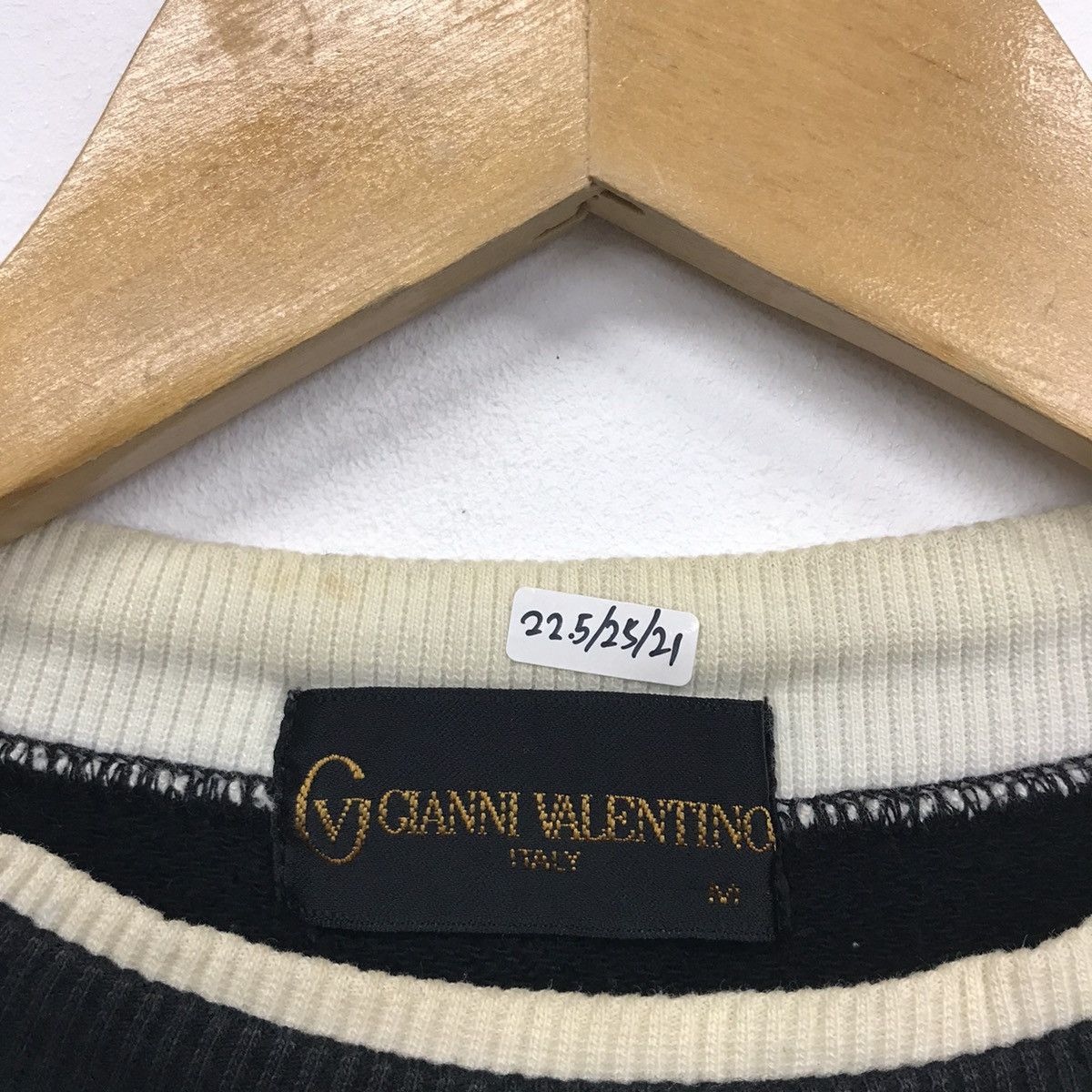 Designer × Giovanni Valentino × Vintage Rare!! Vintage Gianni Valentino Spellout Logo Sweatshirt Size US M / EU 48-50 / 2 - 14 Thumbnail