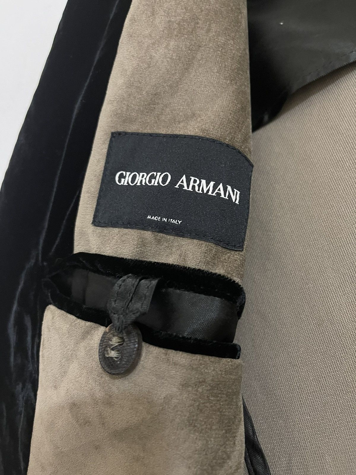 Giorgio Armani Giorgio Armani Italy suit jacket button Size US L / EU 52-54 / 3 - 8 Thumbnail
