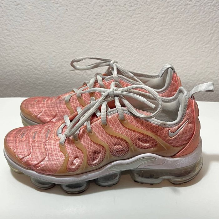 Coral on sale pink vapormax