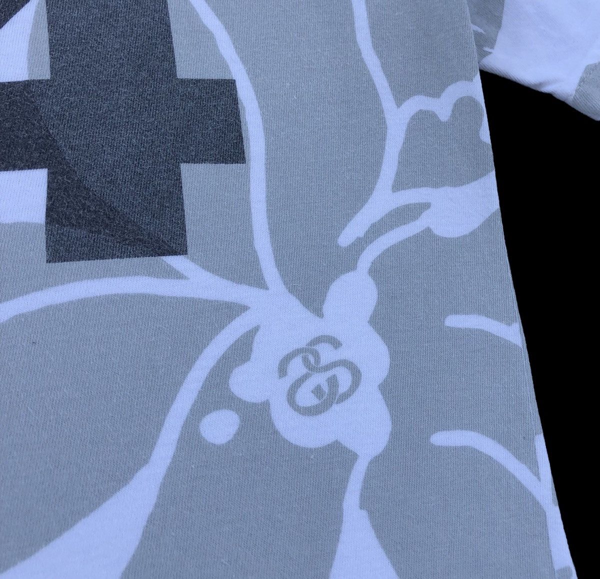 Stussy OG Stussy No.4 Overprint Floral Flower Tee Size US S / EU 44-46 / 1 - 7 Thumbnail