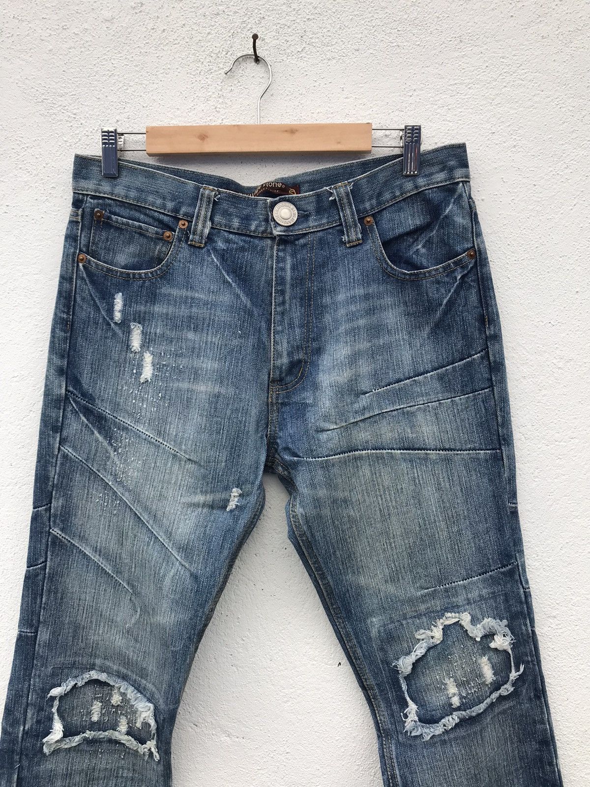 Japanese Brand Heritage Stone Distressed Denim Jeans Size US 32 / EU 48 - 2 Thumbnail