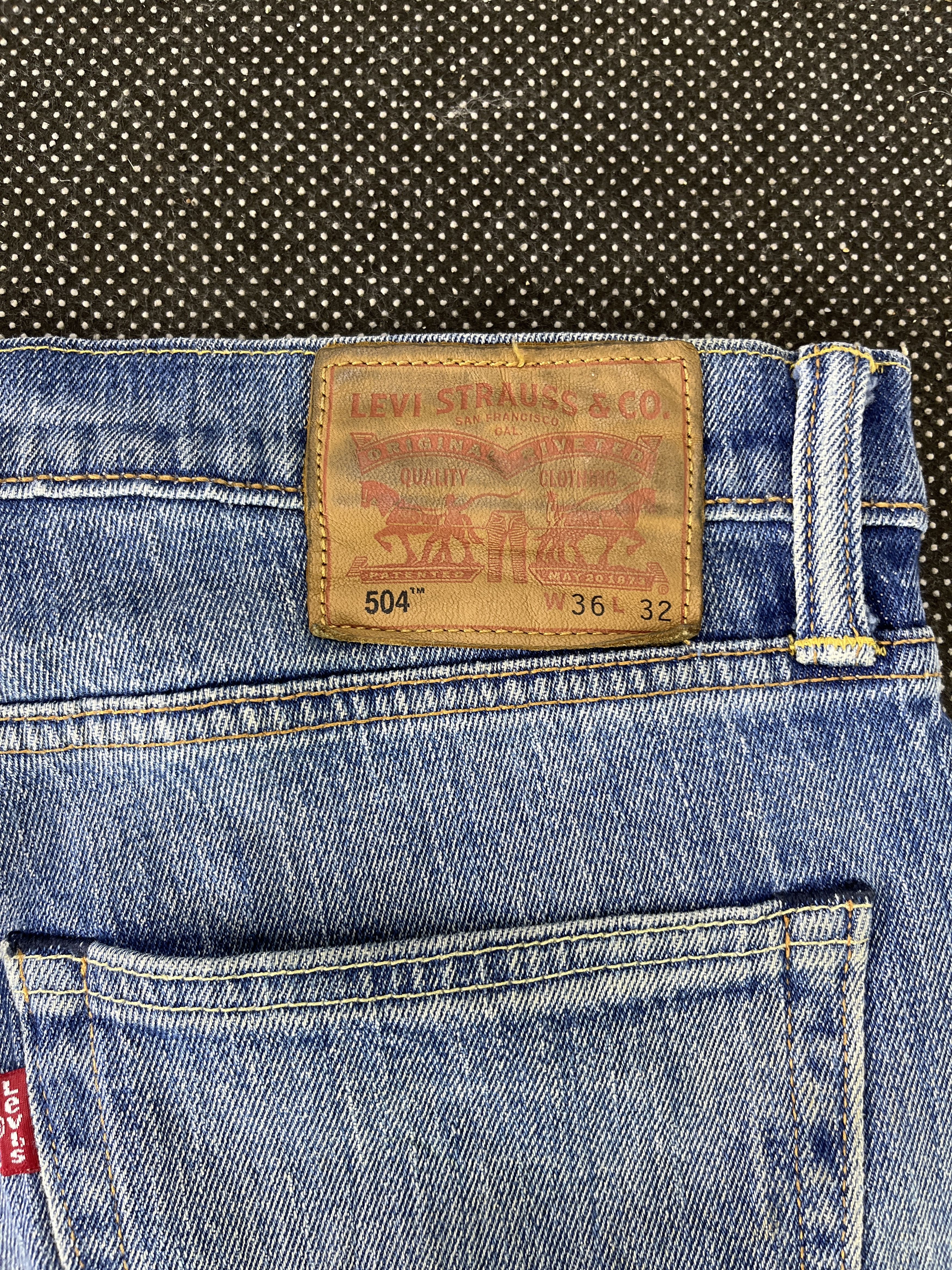 Levi's × Vintage Vintage Levis 504 Faded Jeans - J248 Size US 37 - 10 Thumbnail