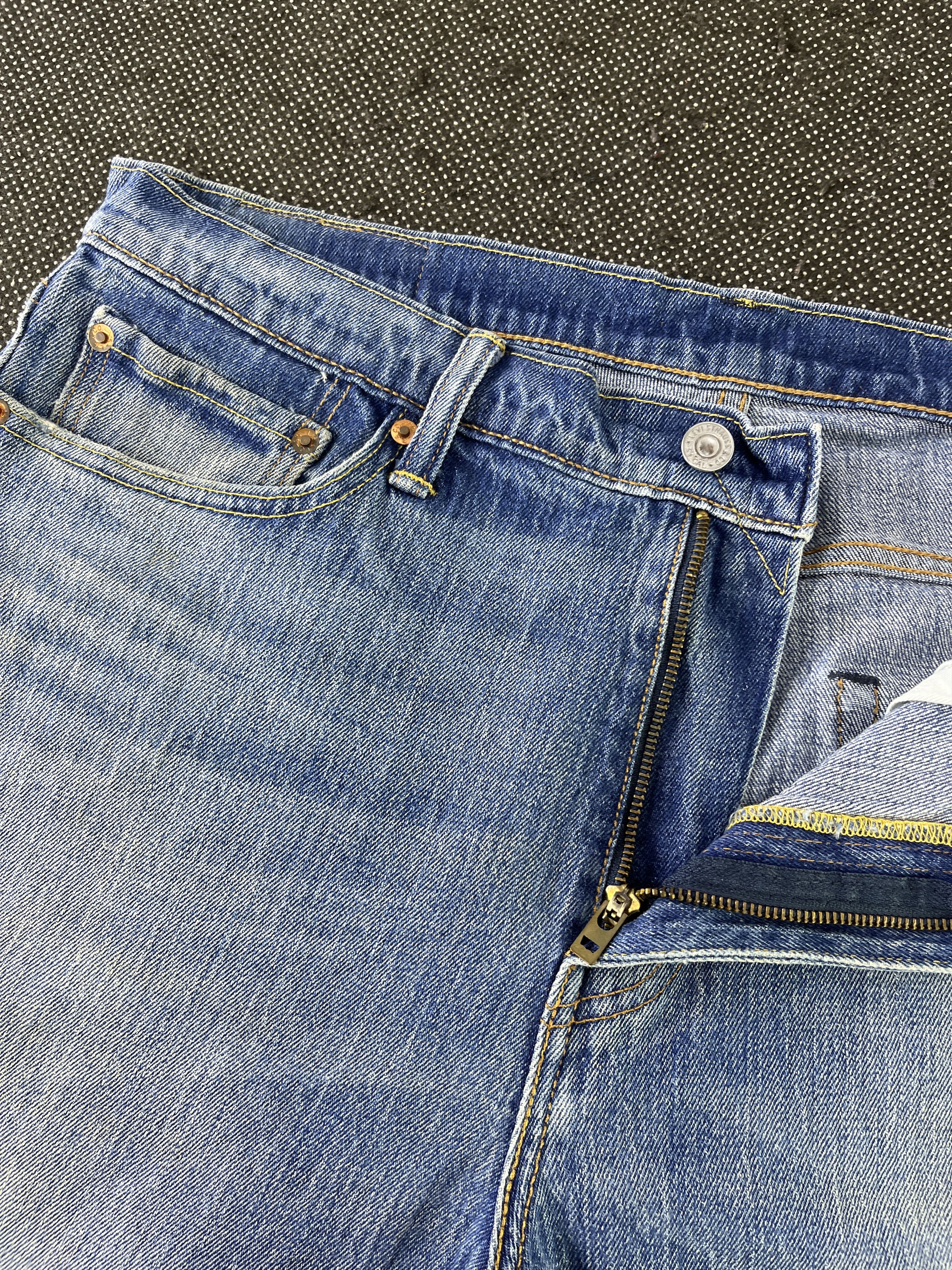 Levi's × Vintage Vintage Levis 504 Faded Jeans - J248 Size US 37 - 6 Thumbnail