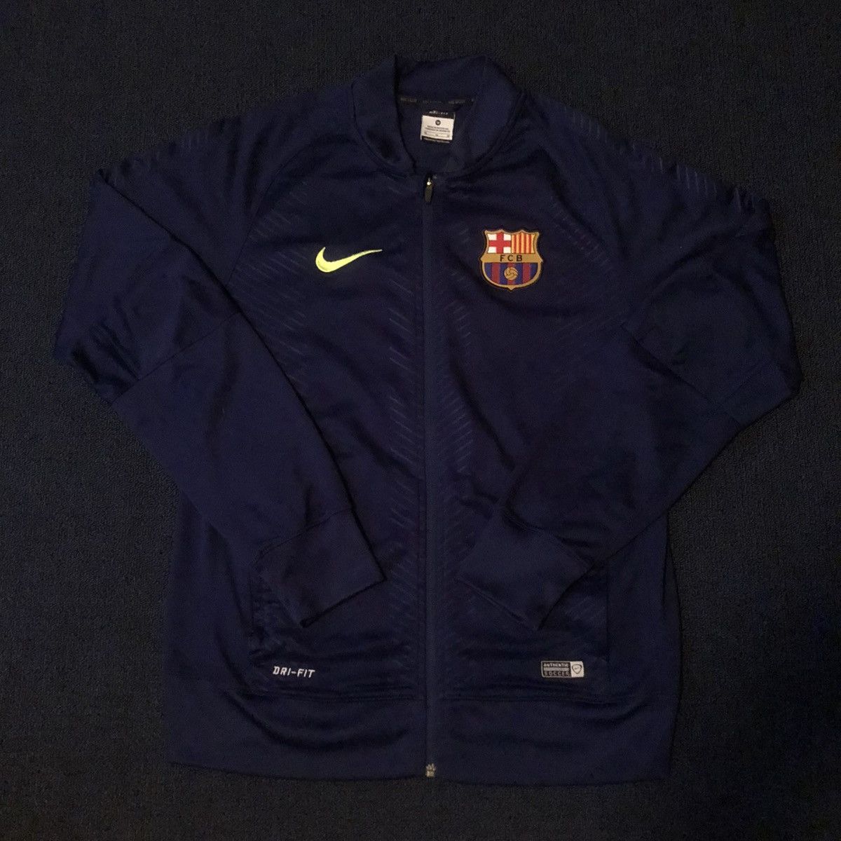 Nike Vintage Nike FC Barcelona Barca Soccer Zip Up Dri fit Jacket Size US M / EU 48-50 / 2 - 3 Thumbnail