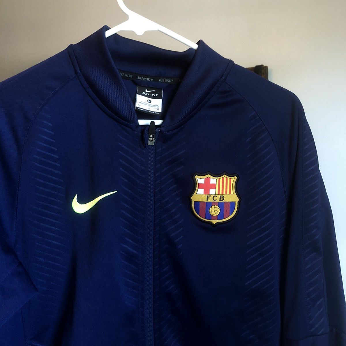 Nike Vintage Nike FC Barcelona Barca Soccer Zip Up Dri fit Jacket Size US M / EU 48-50 / 2 - 1 Thumbnail
