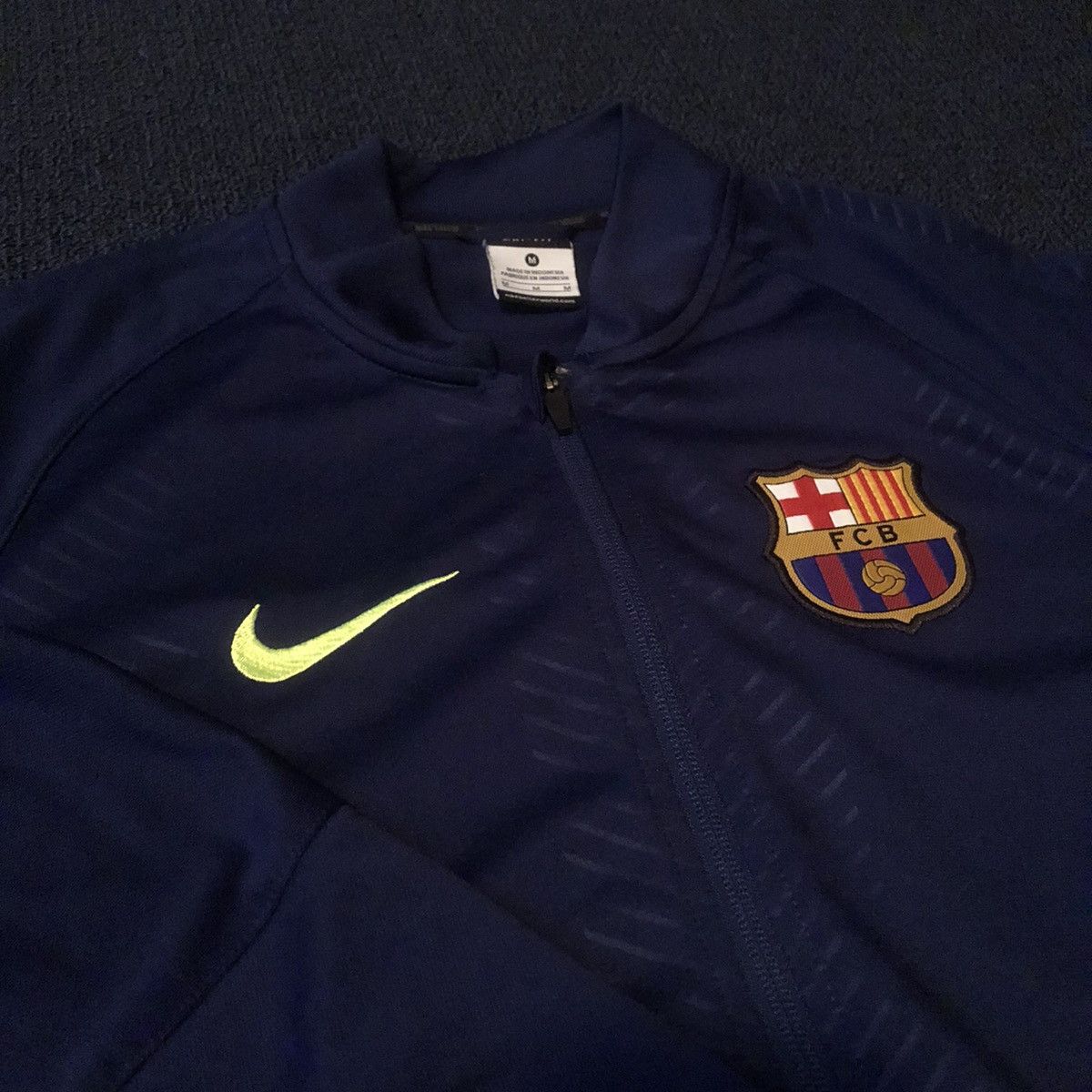 Nike Vintage Nike FC Barcelona Barca Soccer Zip Up Dri fit Jacket Size US M / EU 48-50 / 2 - 5 Thumbnail