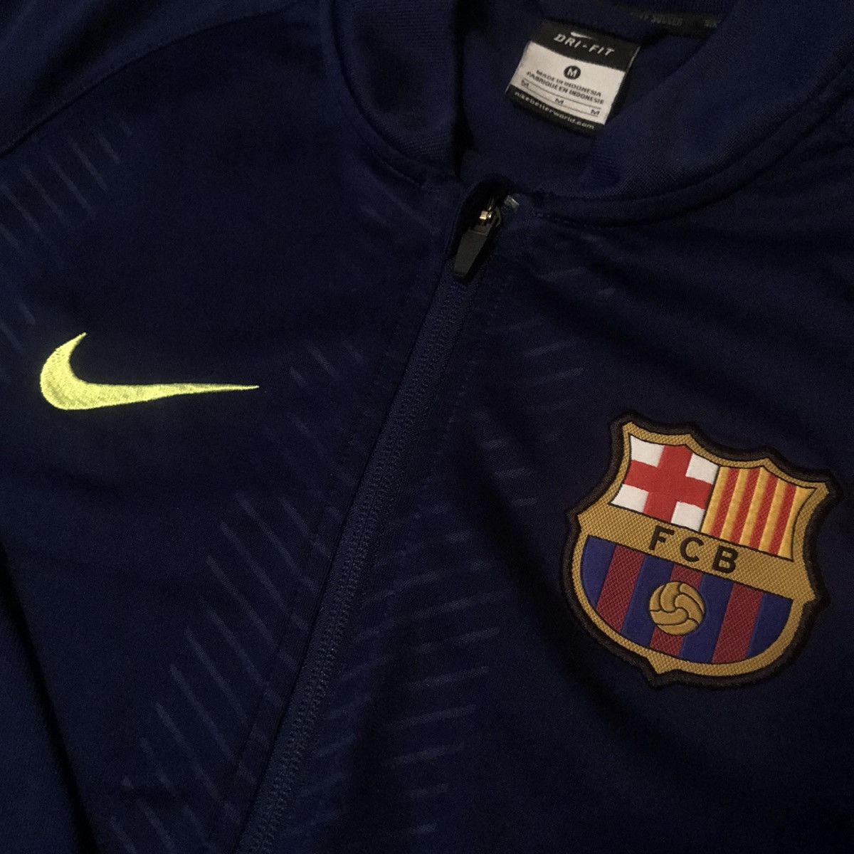 Nike Vintage Nike FC Barcelona Barca Soccer Zip Up Dri fit Jacket Size US M / EU 48-50 / 2 - 7 Thumbnail