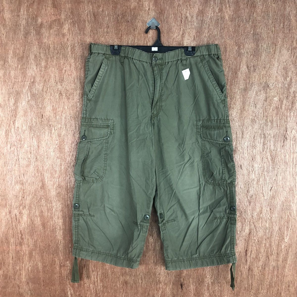 Image of Uniqlo Japan Multipocket Green Short Pants 2326, Men's (Size 36)