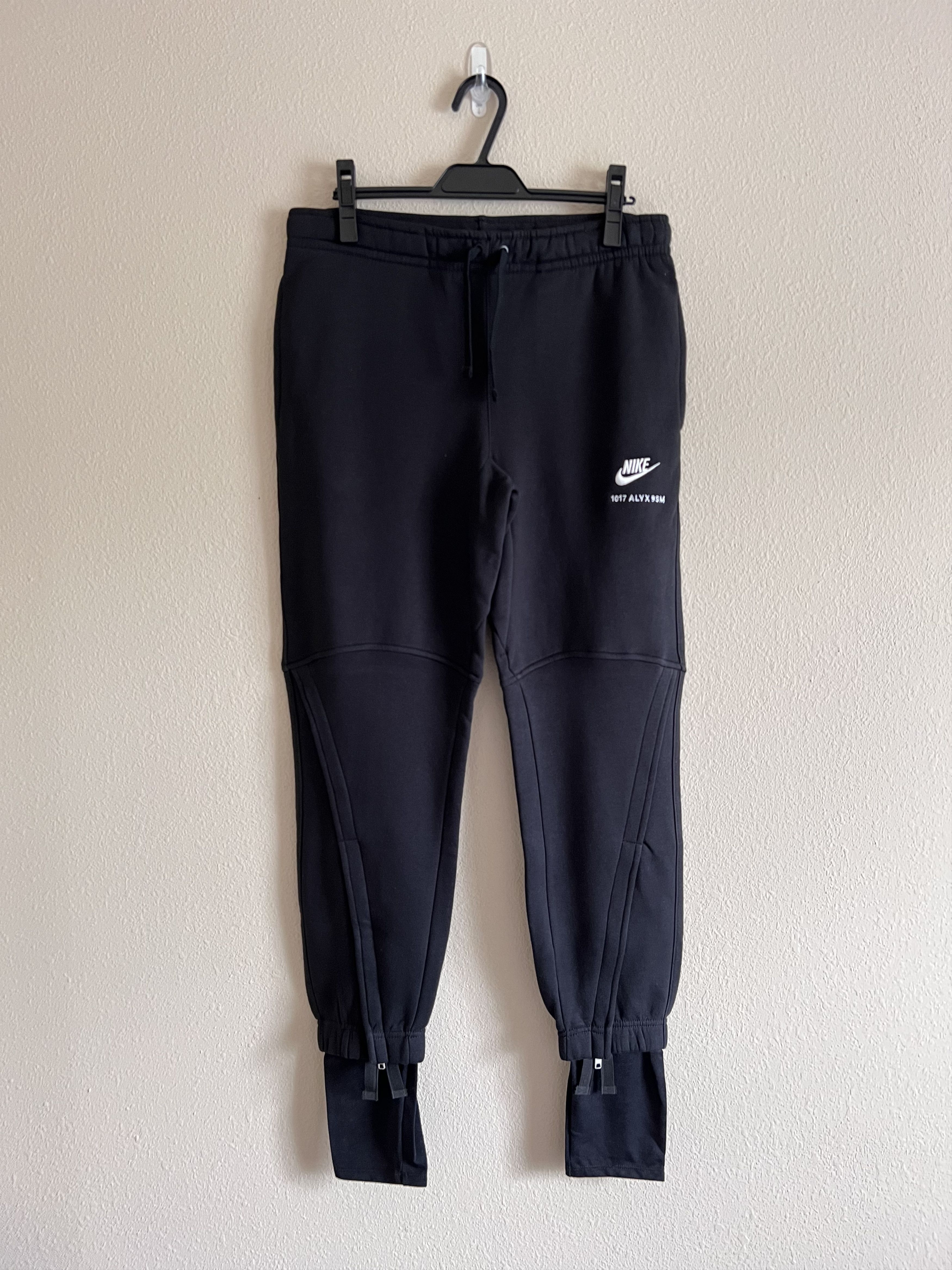 1017 ALYX 9SM × Nike 1017 Alyx 9SM Nike Technical Sweatpants Black Size US 32 / EU 48 - 1 Thumbnail
