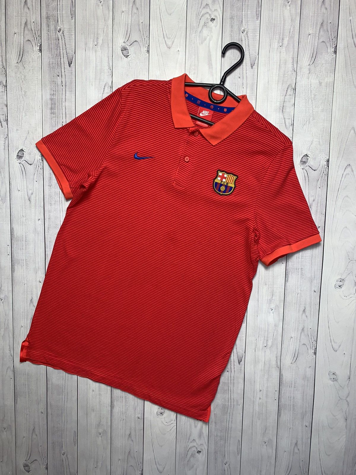 Nike Nike Barcelona striped red polo size M Size US M / EU 48-50 / 2 - 1 Thumbnail