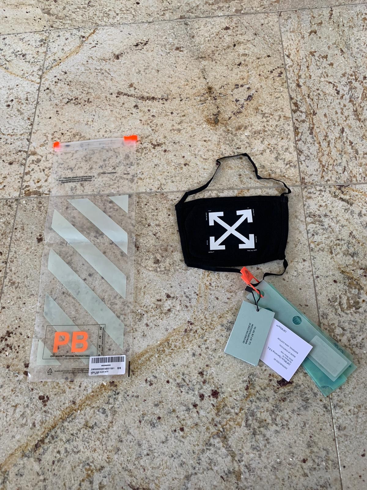 Off-White Arrow Mask in Black Size ONE SIZE - 4 Thumbnail