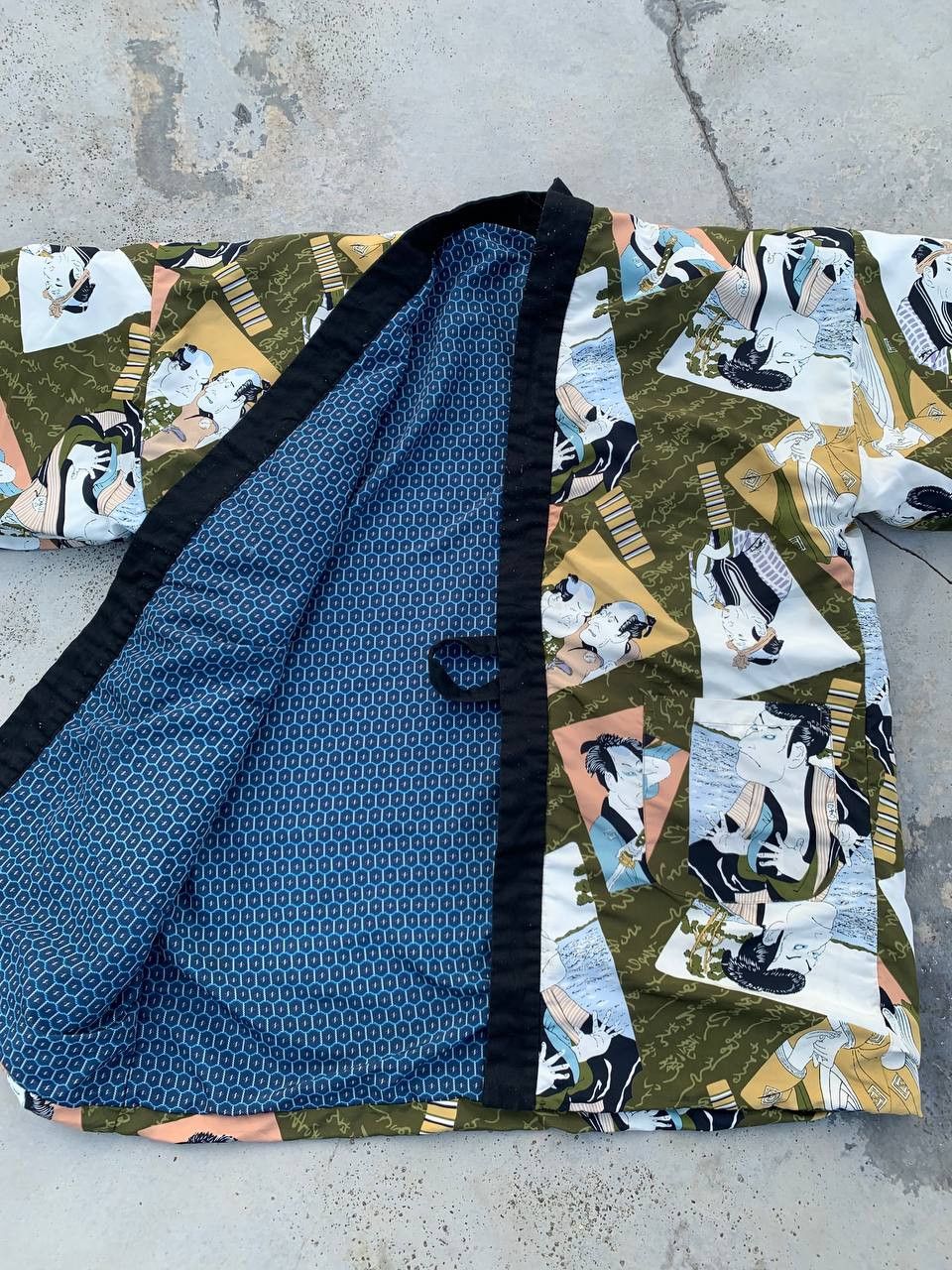 Japanese Brand Japanese Geisha Comic Strip Primaloft Reversible Kimono Size US L / EU 52-54 / 3 - 5 Thumbnail
