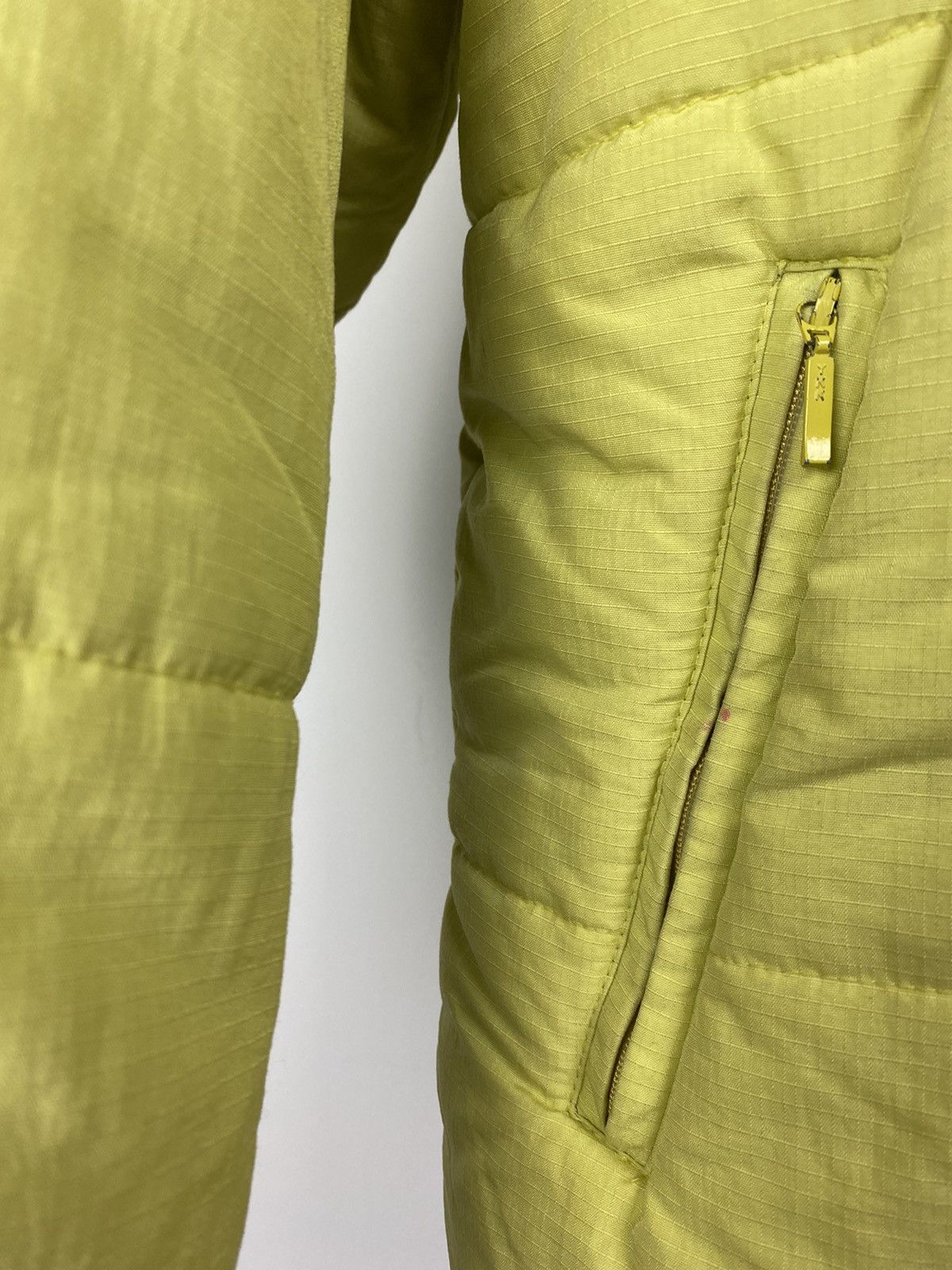 Nike 90s Nike vintage yellow puffer jacket spell out big logo Size US M / EU 48-50 / 2 - 7 Thumbnail