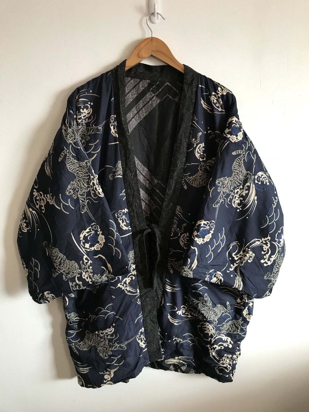 Japanese Brand × Vintage Vintage Japanese Handmade Quilted Kimono Tiger Over Print Size US L / EU 52-54 / 3 - 3 Thumbnail
