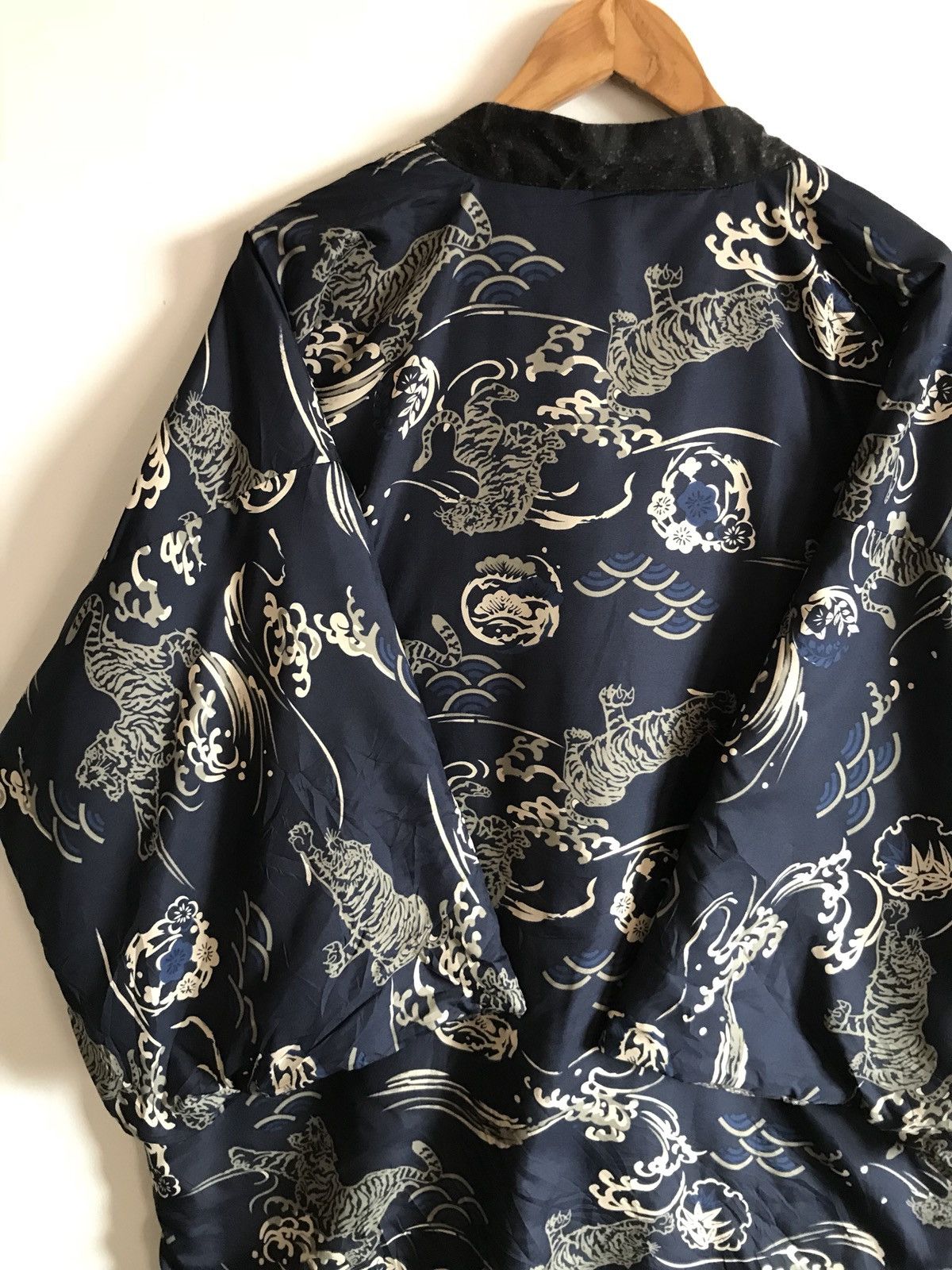 Japanese Brand × Vintage Vintage Japanese Handmade Quilted Kimono Tiger Over Print Size US L / EU 52-54 / 3 - 1 Thumbnail