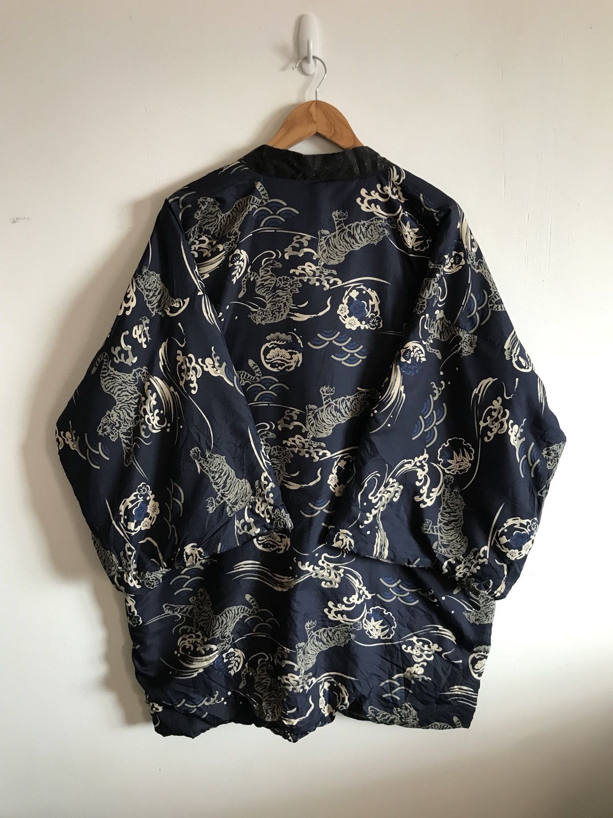 Japanese Brand × Vintage Vintage Japanese Handmade Quilted Kimono Tiger Over Print Size US L / EU 52-54 / 3 - 2 Thumbnail