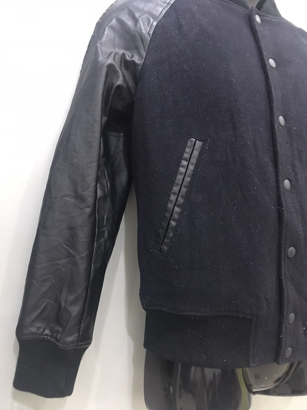 Uniqlo VARSITY BOMBER JACKET Size US M / EU 48-50 / 2 - 5 Thumbnail