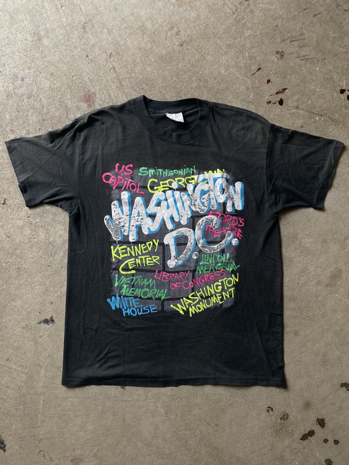 Vintage vintage spray paint washington DMV tee Size US L / EU 52-54 / 3 - 1 Thumbnail